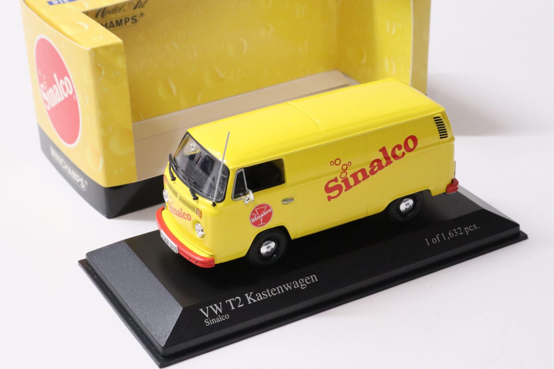 ID 57969 orig.jpg 1:43 Minichamps VW T2 Kastenwagen 1972 SINALCO yellow