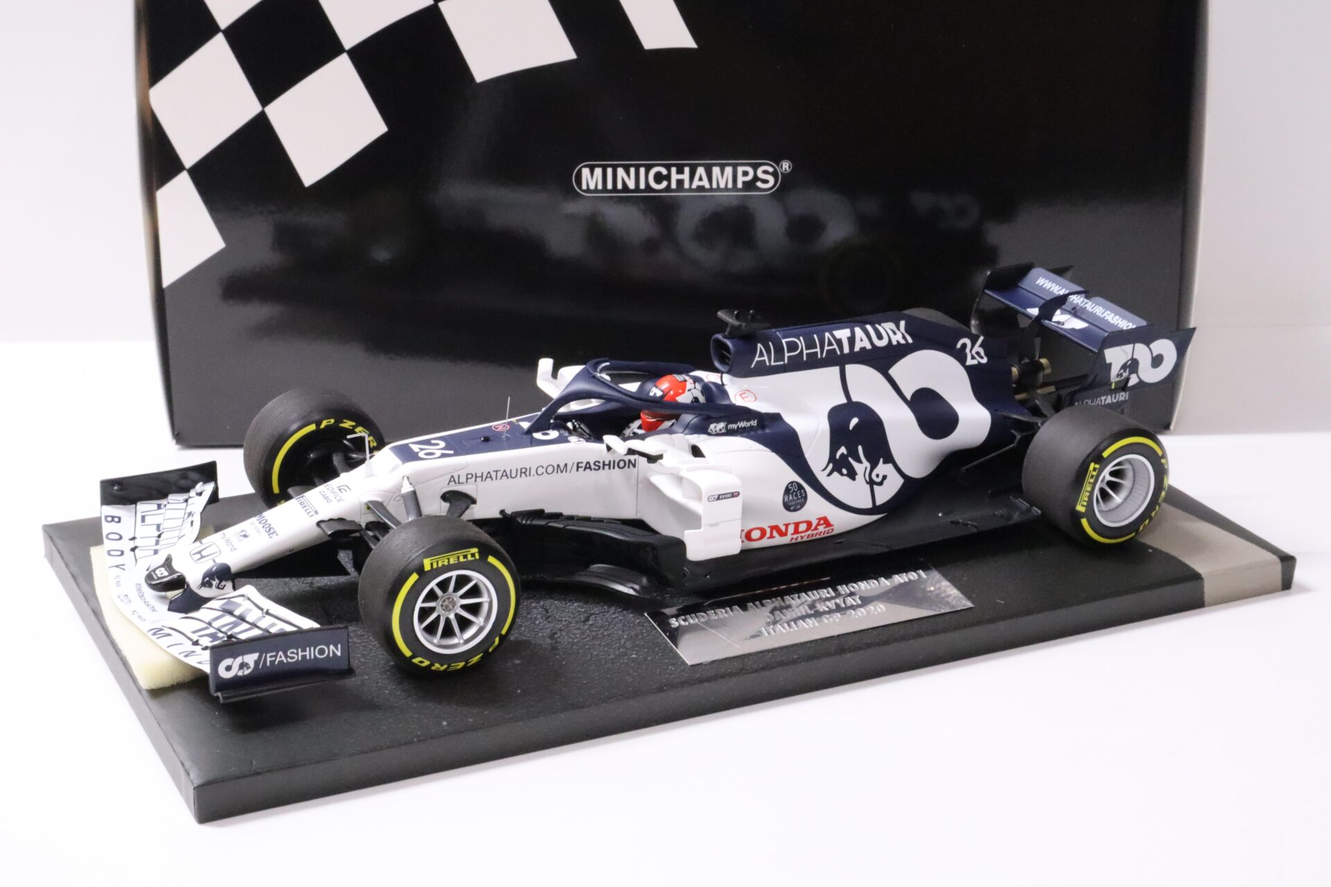 1:18 Minichamps F1 Scuderia Alphatauri Honda AT01 KVYAT Winner Italian GP 2020