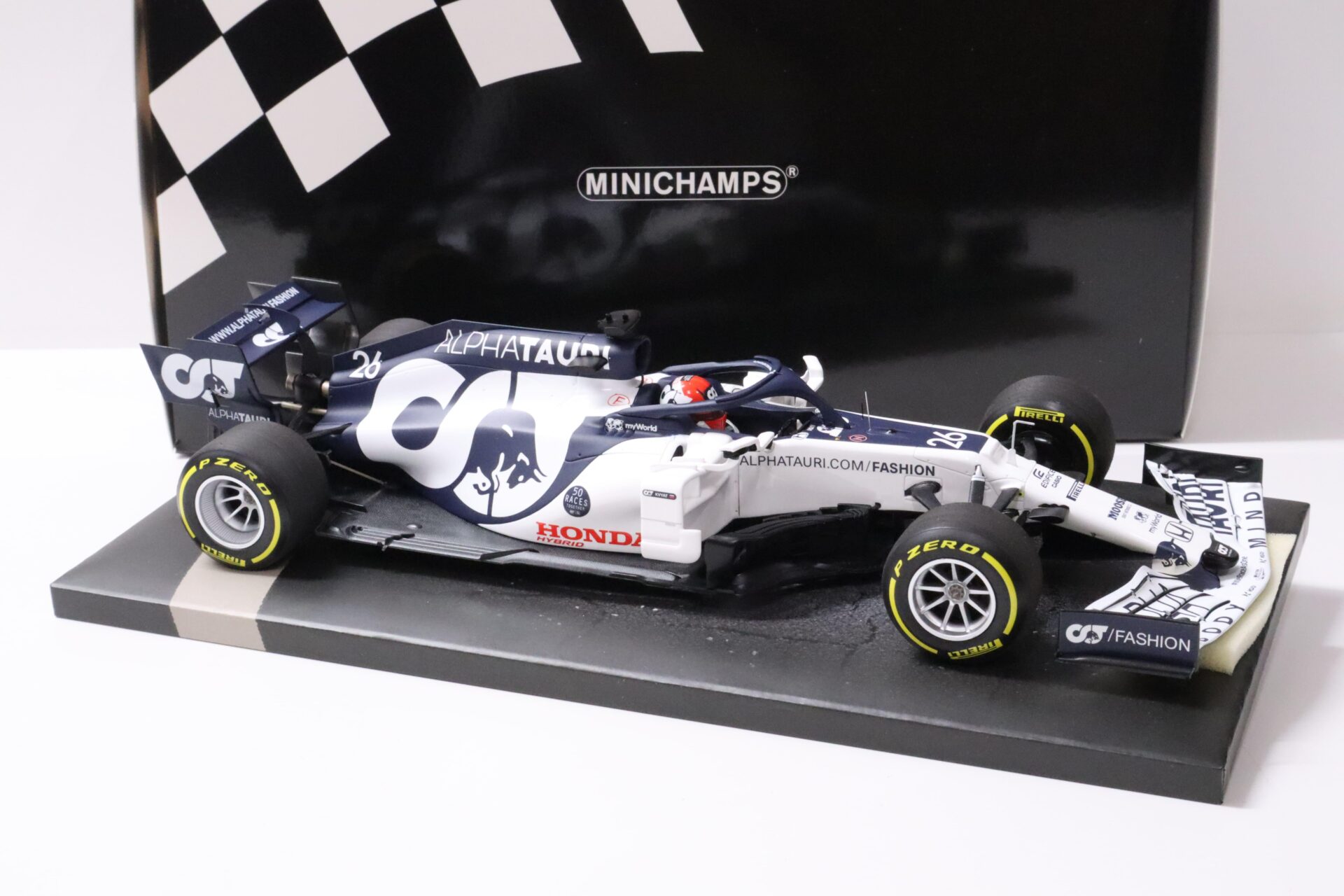 1:18 Minichamps F1 Scuderia Alphatauri Honda AT01 KVYAT Winner Italian GP 2020