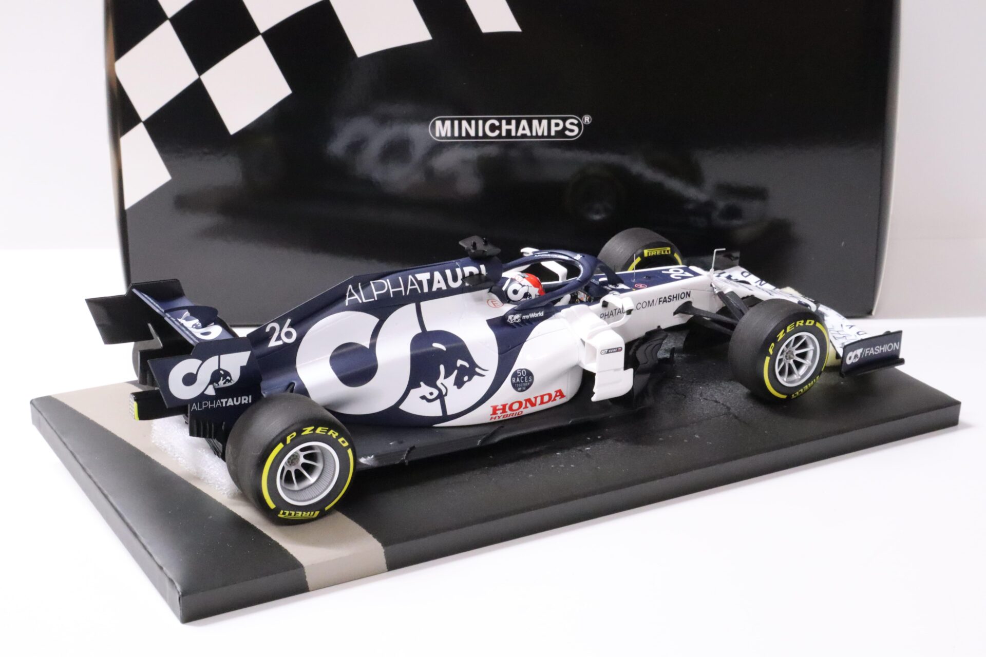 1:18 Minichamps F1 Scuderia Alphatauri Honda AT01 KVYAT Winner Italian GP 2020