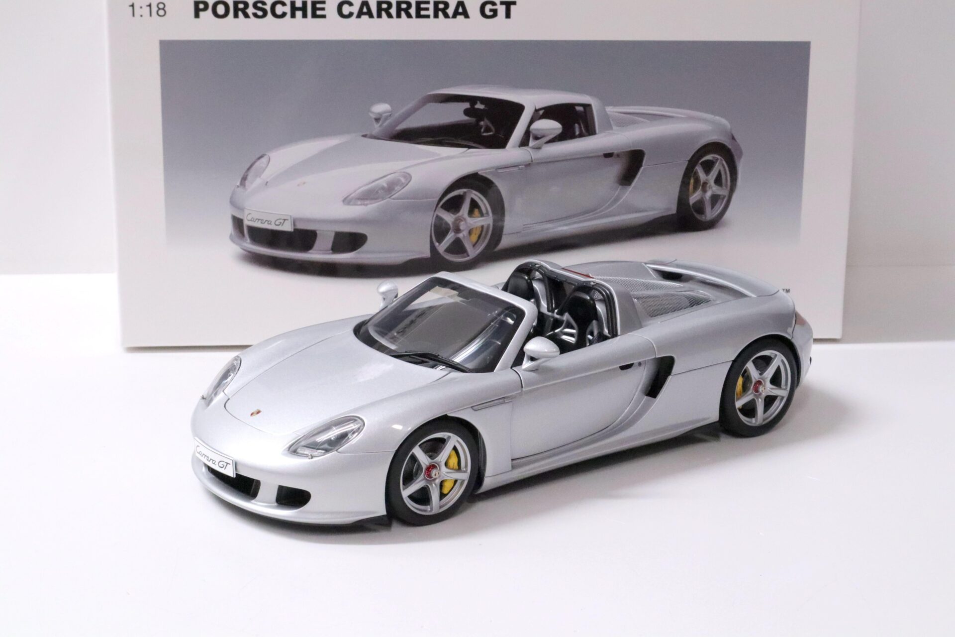 ID 58073 orig.jpg 1:18 AUTOart Porsche Carrera GT silver with black interior
