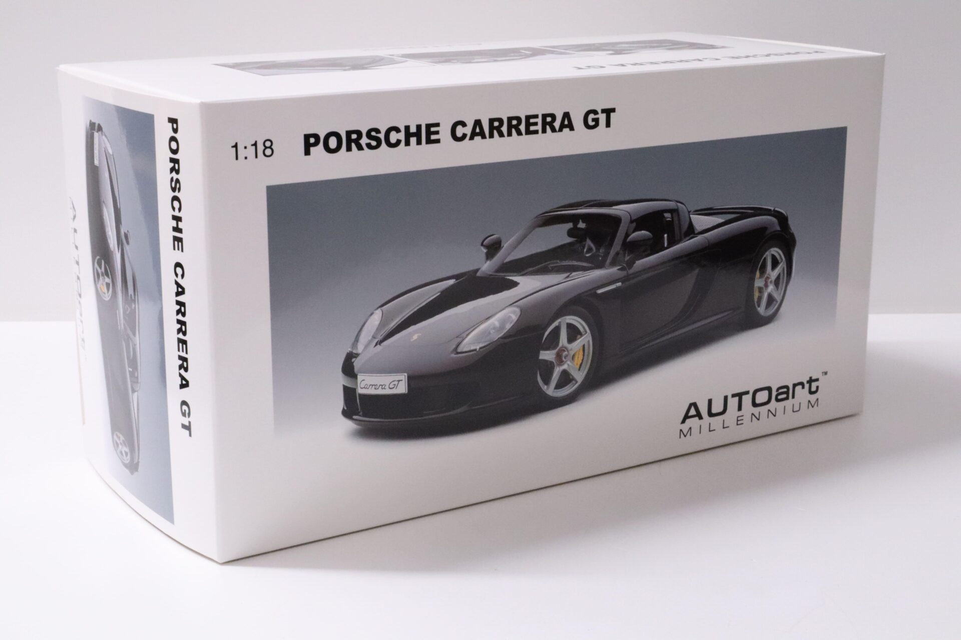 1:18 AUTOart Porsche Carrera GT black with black interior