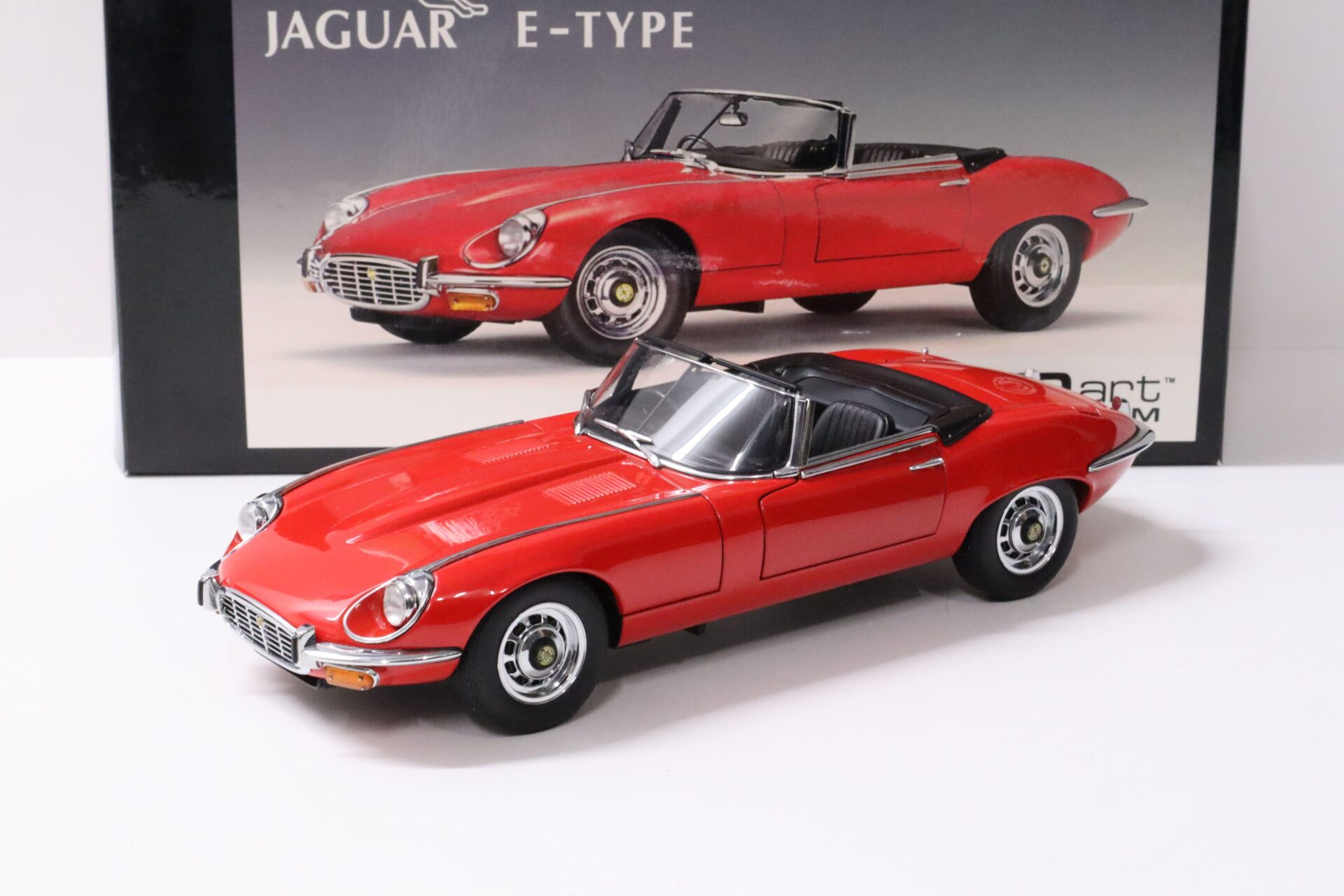 ID 58250 orig.jpg 1:18 AUTOart Jaguar E-Type Roadster Series III V12 red