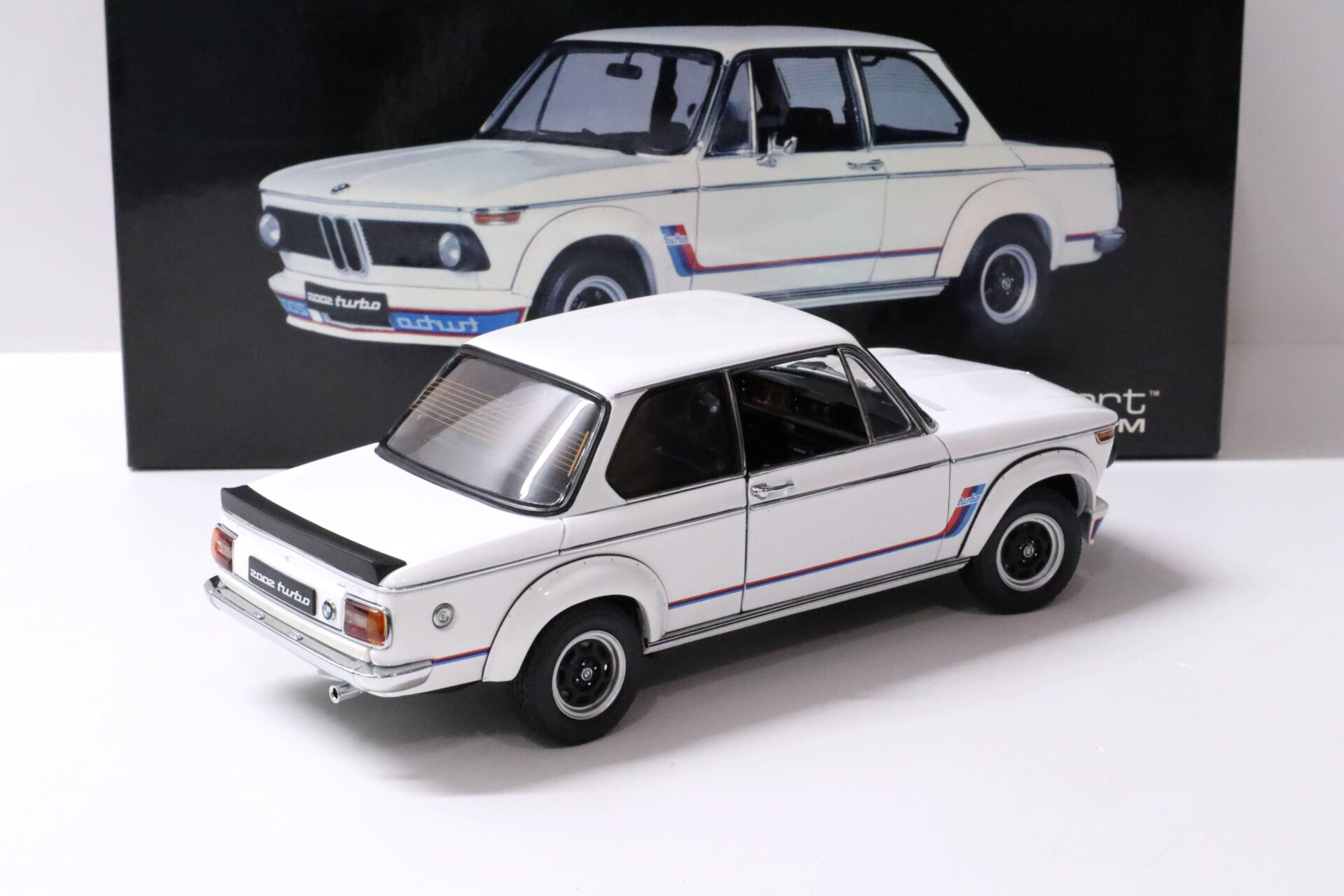 1:18 AUTOart BMW 2002 Turbo white