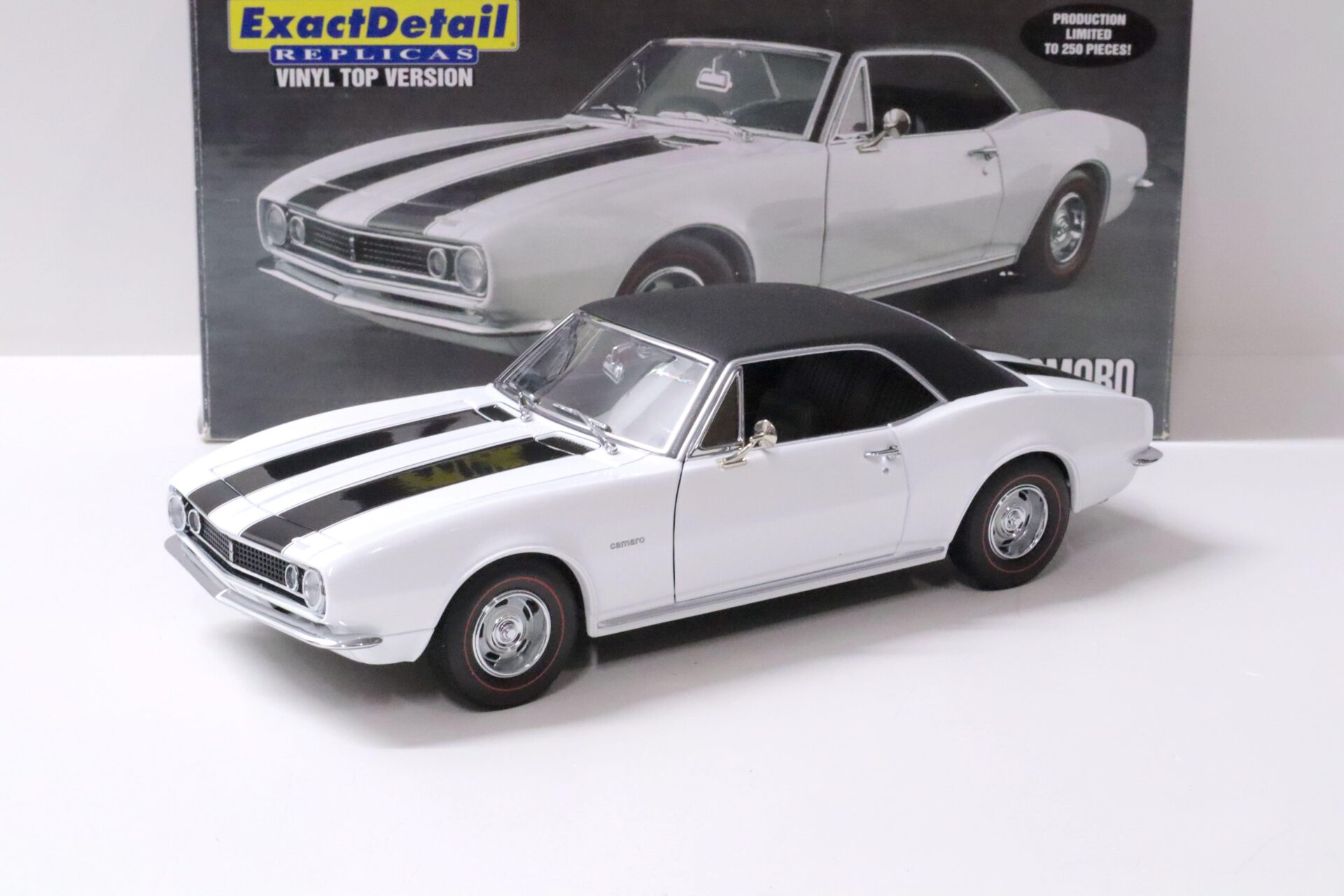 ID 58303 orig 1.jpg 1:18 Exact Detail Chevrolet Camaro Z/28 Coupe 1967 white/ black Vinyl roof