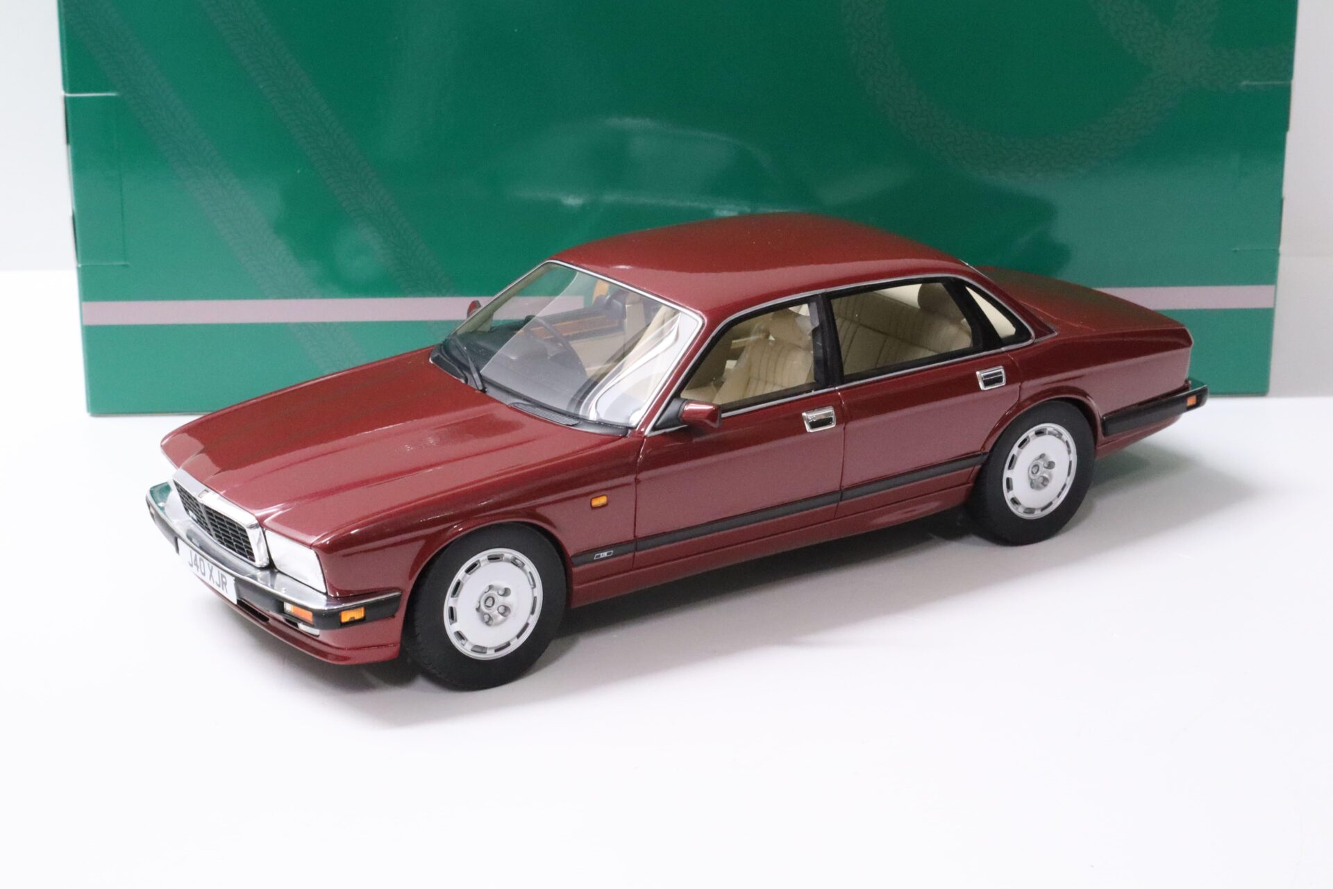 ID 58323 orig.jpg 1:18 Cult Scale Models Jaguar XJR XJ40 Regency Limousine red metallic