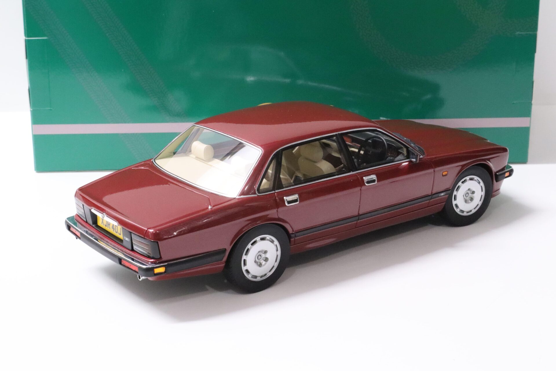 1:18 Cult Scale Models Jaguar XJR XJ40 Regency Limousine red metallic