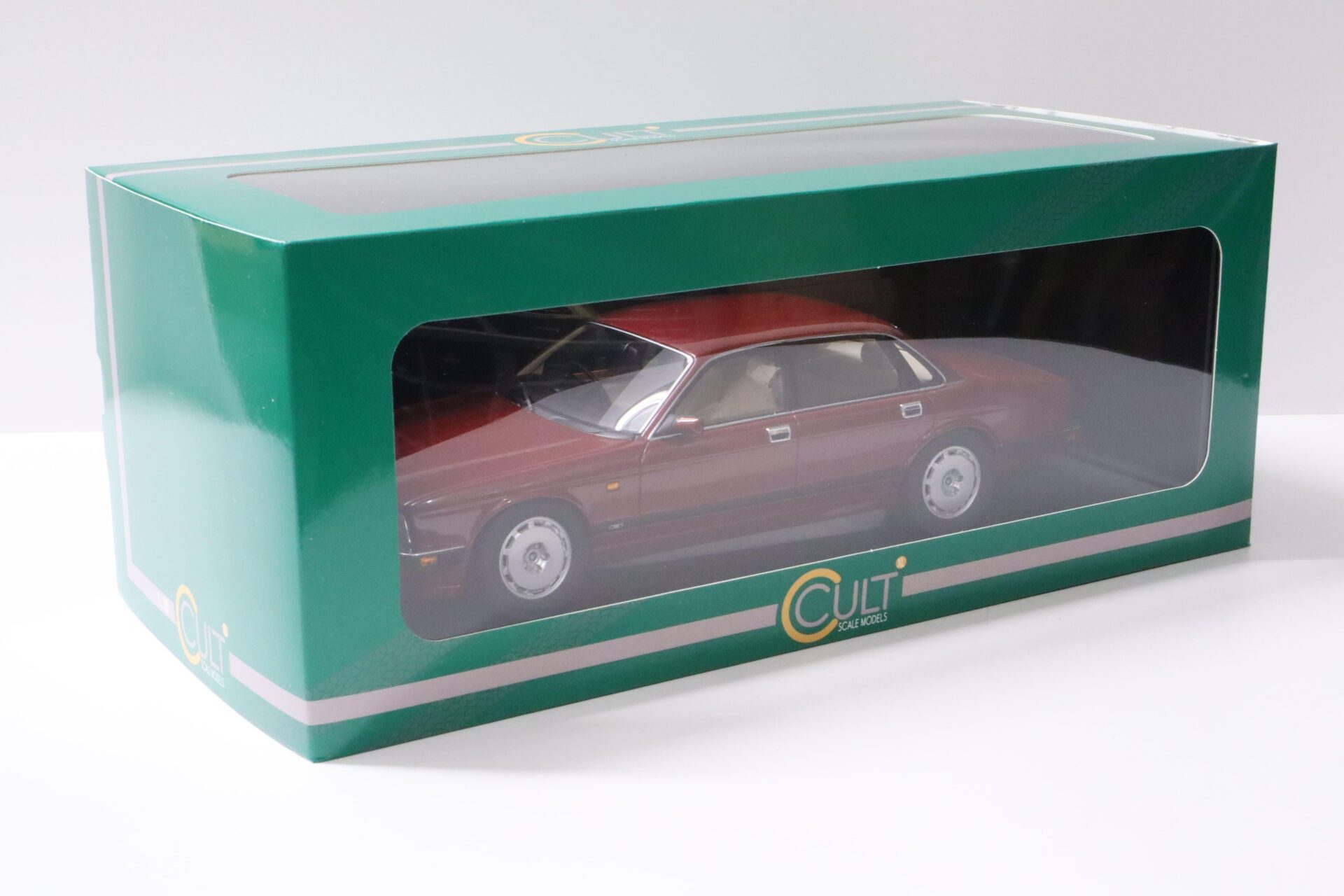 1:18 Cult Scale Models Jaguar XJR XJ40 Regency Limousine red metallic