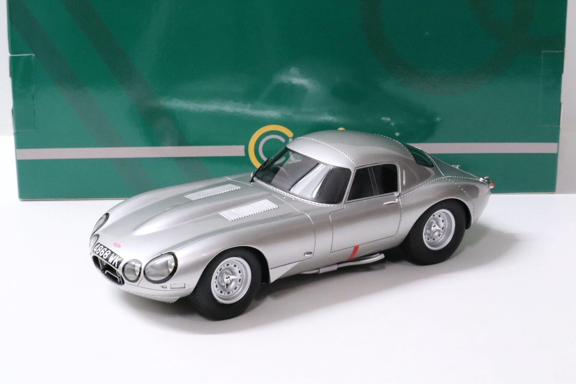 1:18 Cult Scale Models Jaguar E-Type Low Drag silver metallic