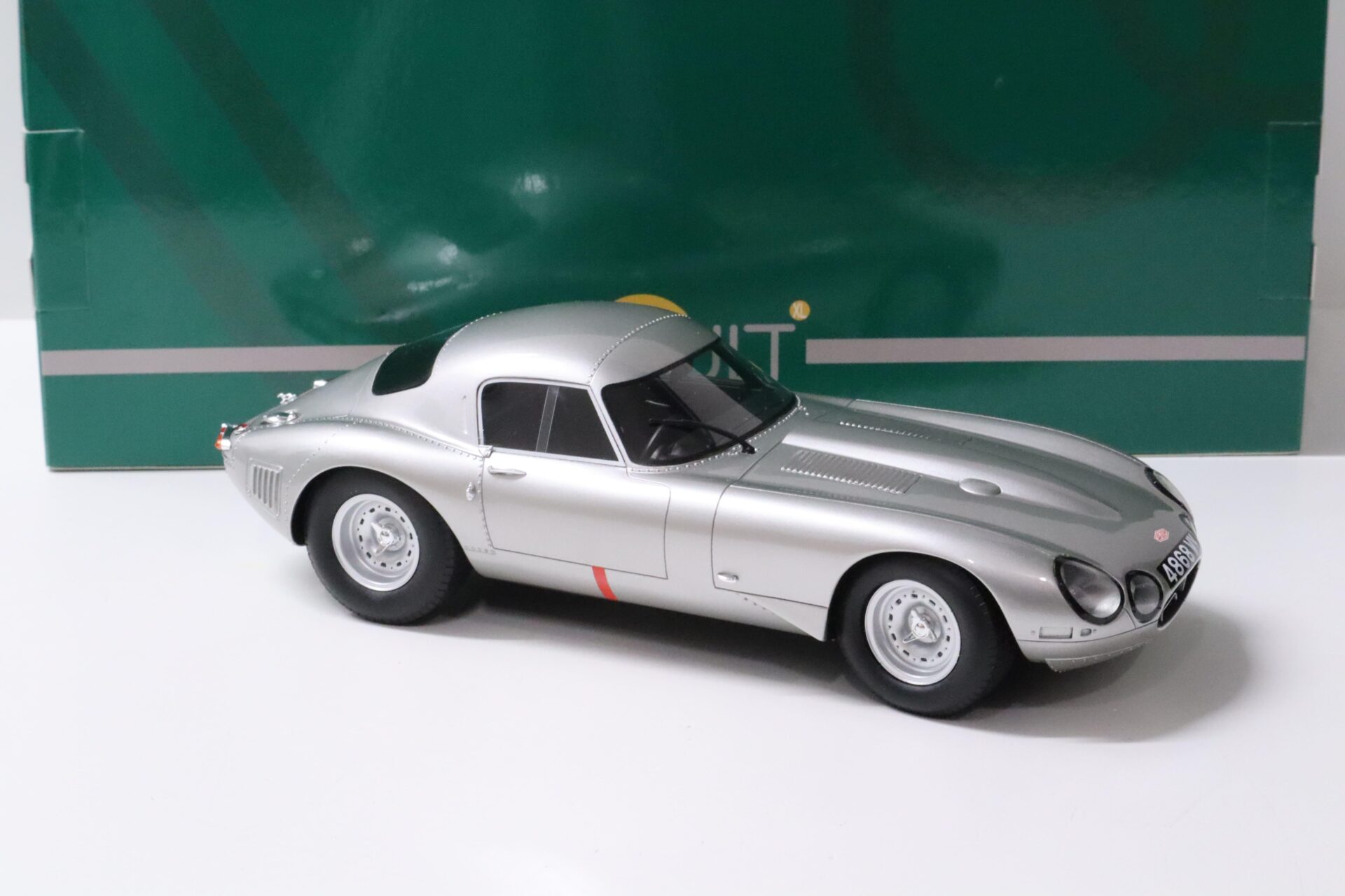 1:18 Cult Scale Models Jaguar E-Type Low Drag silver metallic