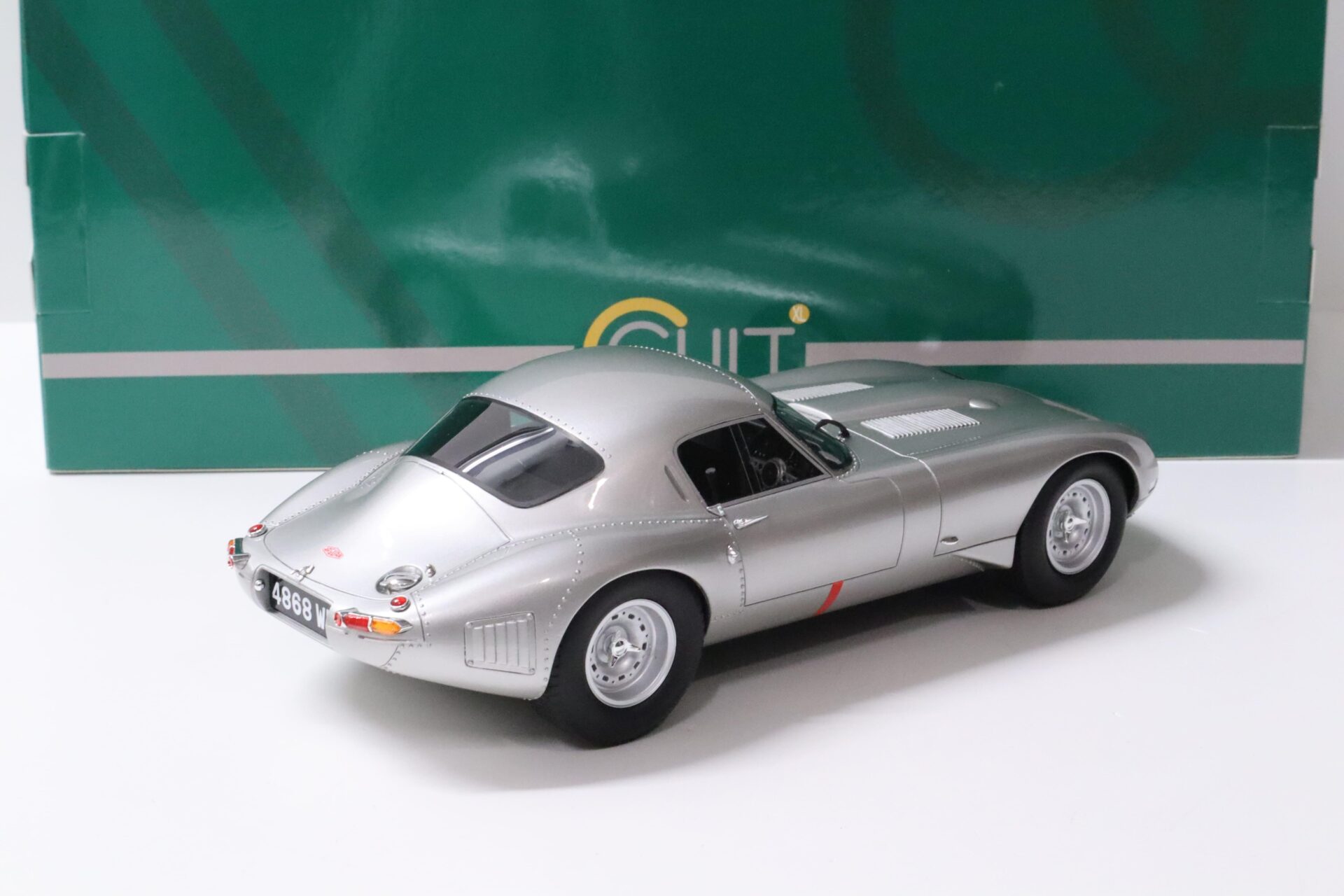 1:18 Cult Scale Models Jaguar E-Type Low Drag silver metallic
