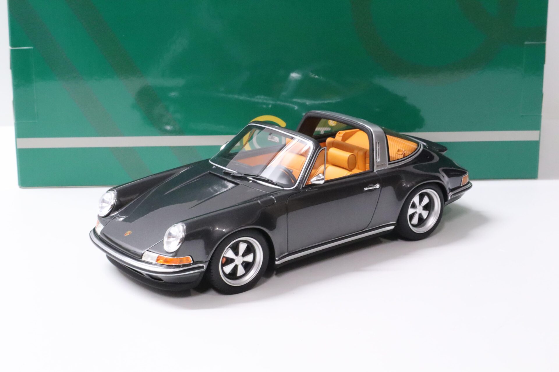 1:18 Cult Scale Models Porsche 911 Targa *SINGER* grey metallic