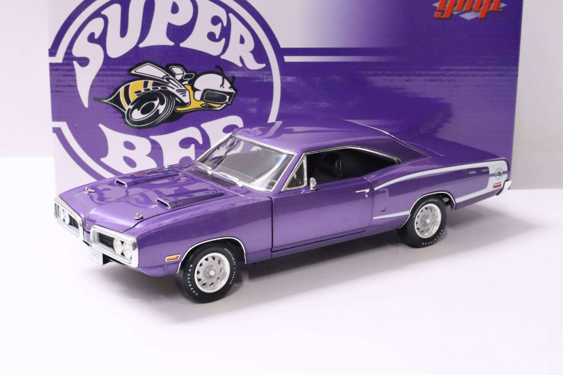 ID 58351 orig 1.jpg 1:18 GMP 1970 Dodge Coronet Super Bee Coupe plum crazy purple