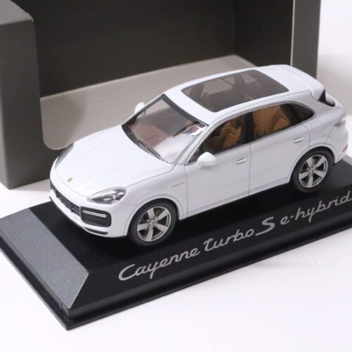 1:43 Minichamps Porsche Cayenne Turbo S E-Hybrid white DEALER VERSION SALE%%%