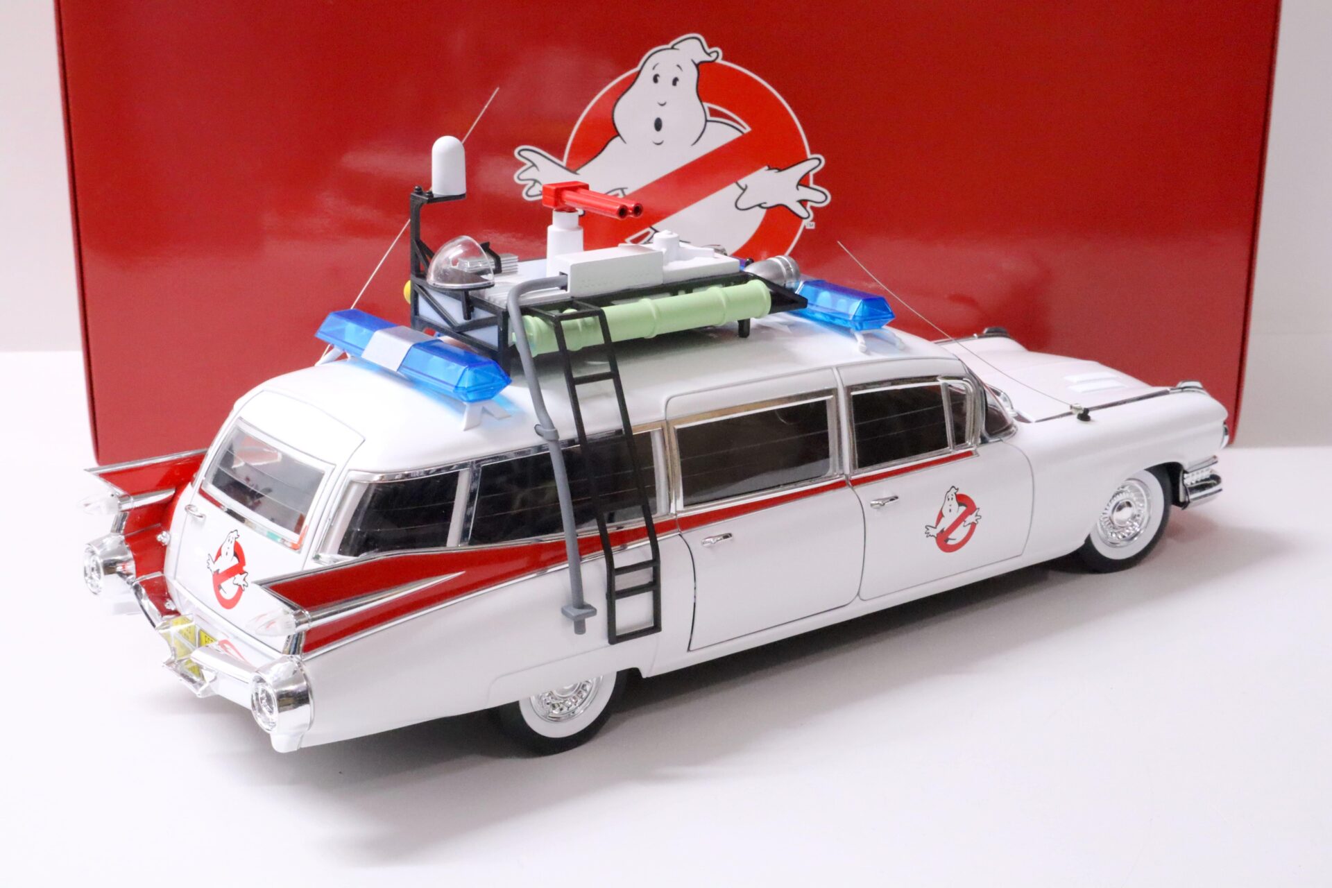 1:18 Hot Wheels 1959 Cadillac Miller GHOSTBUSTERS ECTO-1 white Movie Car