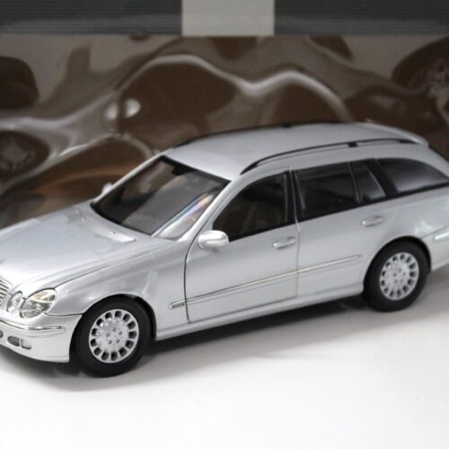 1:18 Kyosho Mercedes E320 E-Klasse T-Modell W211 silver DEALER VERSION