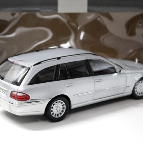 1:18 Kyosho Mercedes E320 E-Klasse T-Modell W211 silver DEALER VERSION
