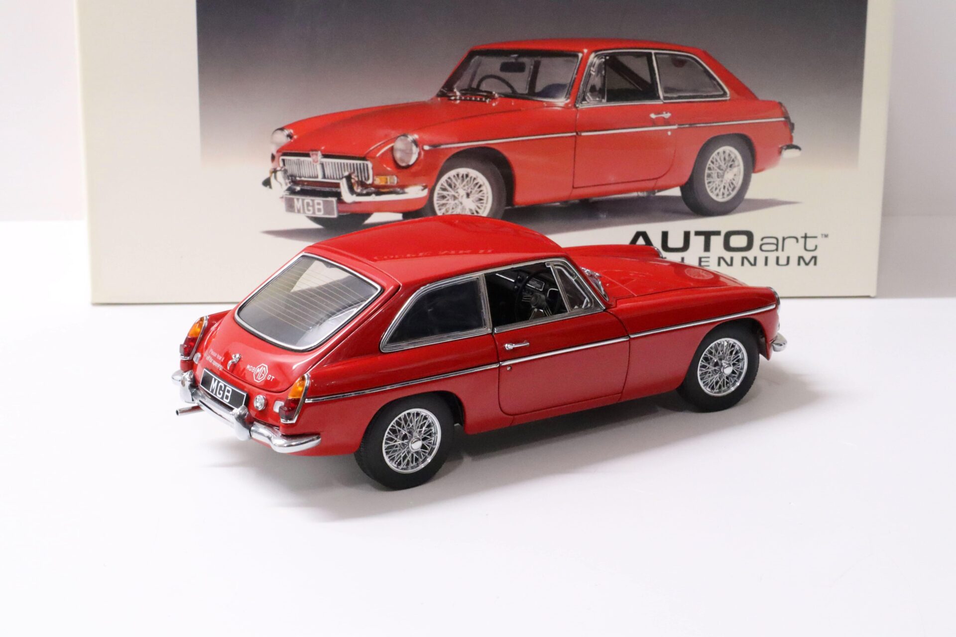 1:18 AUTOart MGB GT Coupe MKII 1969 red
