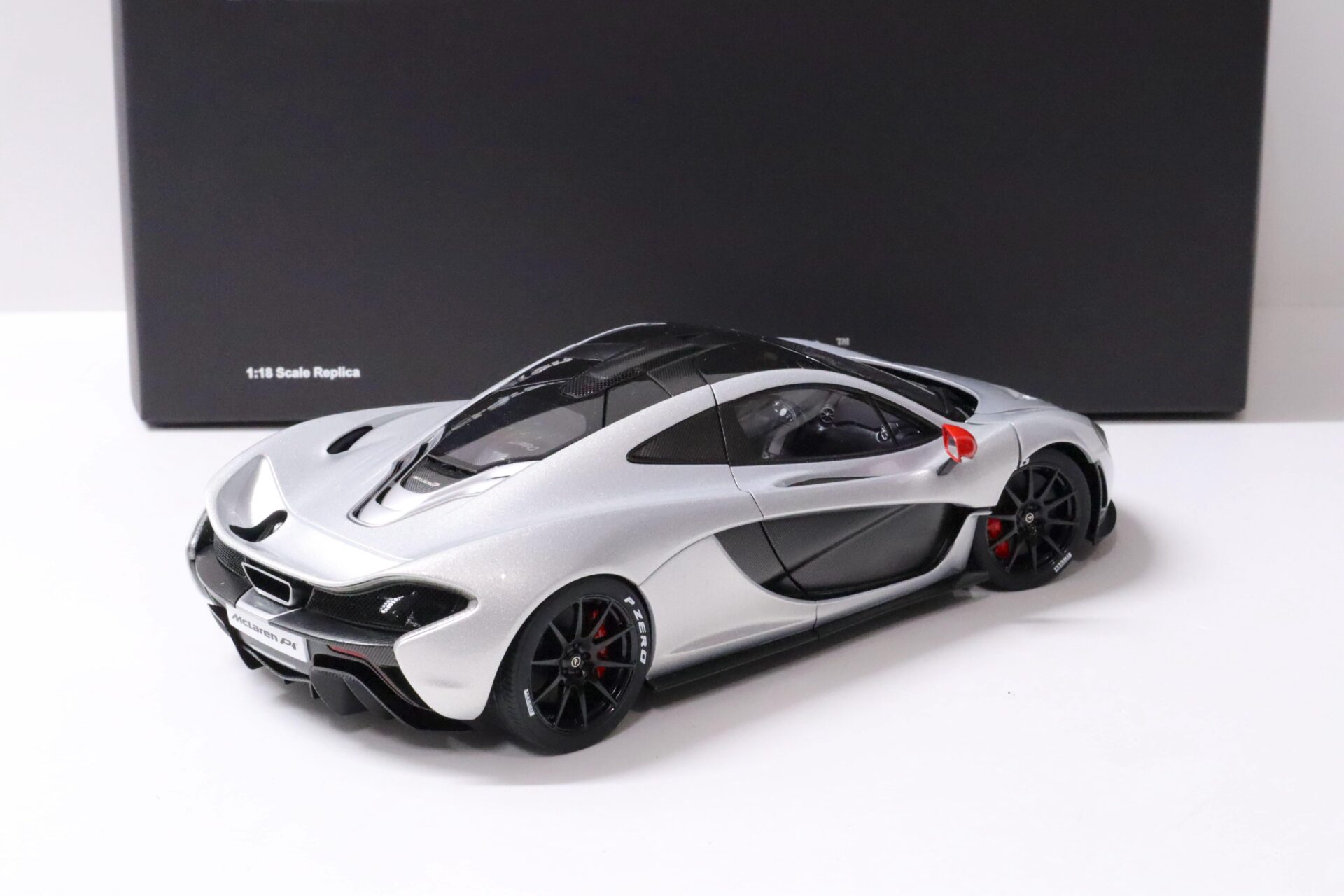 1:18 AUTOart McLaren P1 (2013) Ice silver metallic
