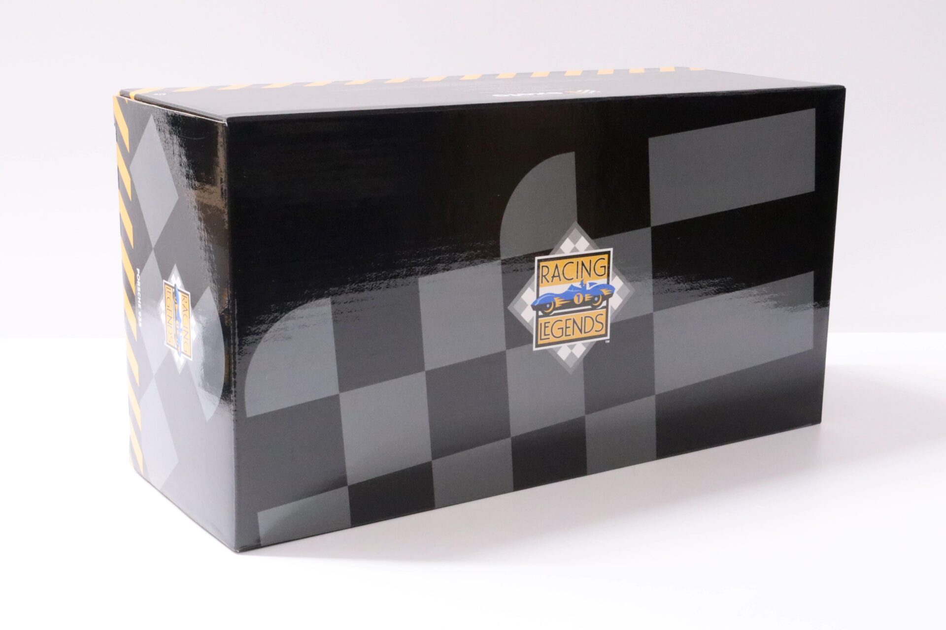 1:18 Exoto Porsche 935 Turbo 12h Winner Sebring 1979 BUDWEISER #9 Akin/McFarlin/Woods