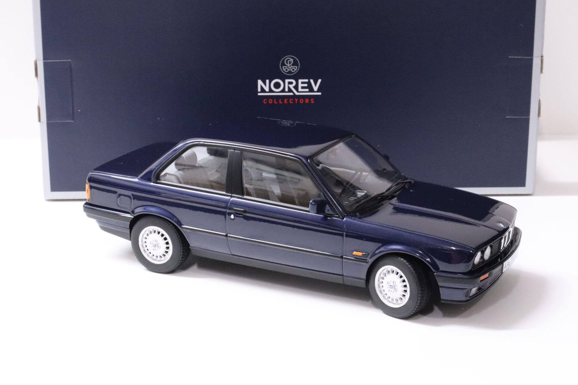 1:18 Norev BMW 325i (E30) Limousine 2-Door 1988 dark blue metallic