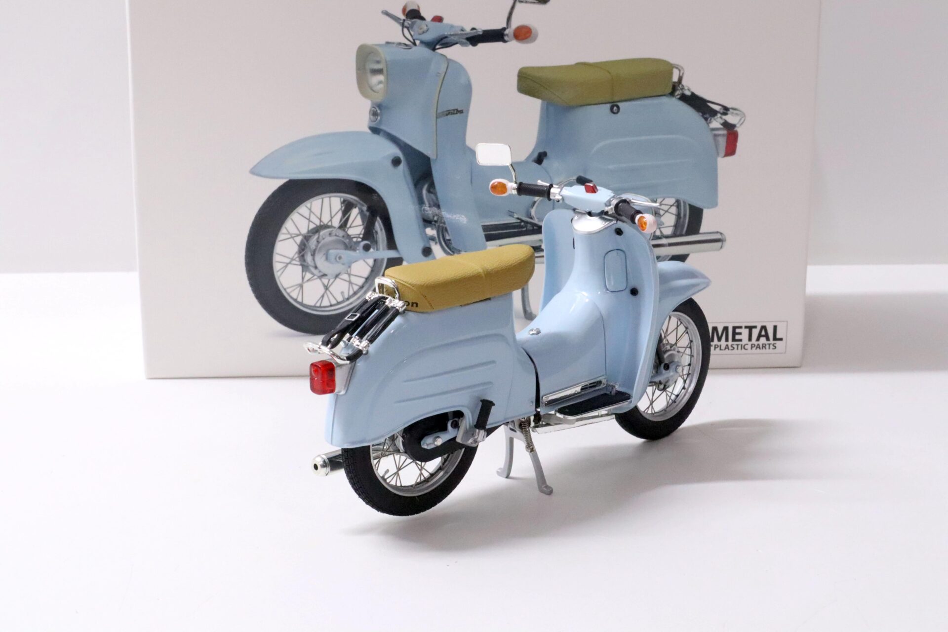 1:10 Schuco Simson Schwalbe KR51/1 light blue