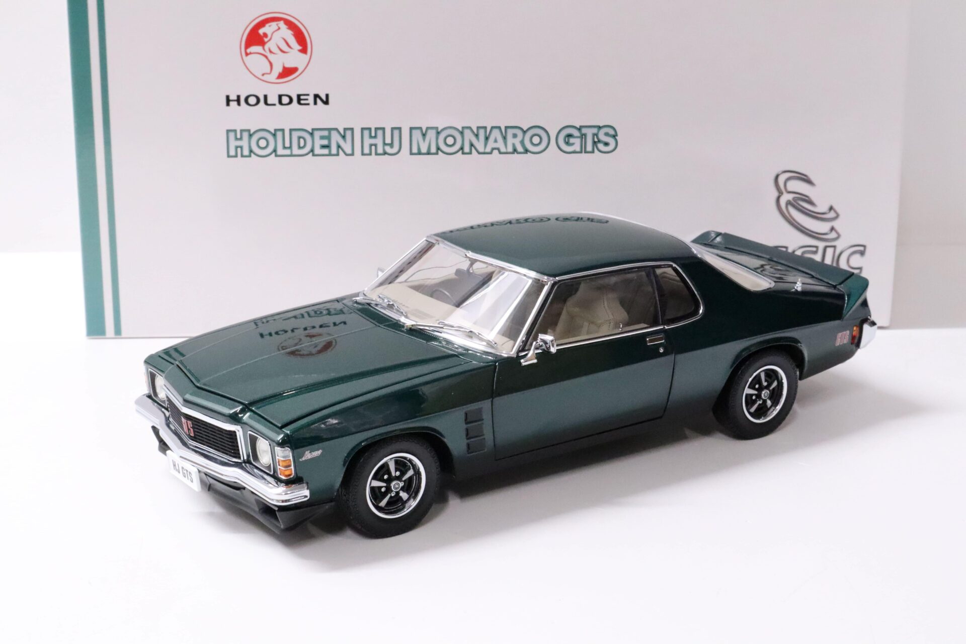 1:18 Classic Carlectables Holden HJ Monaro GTS Jade green metallic