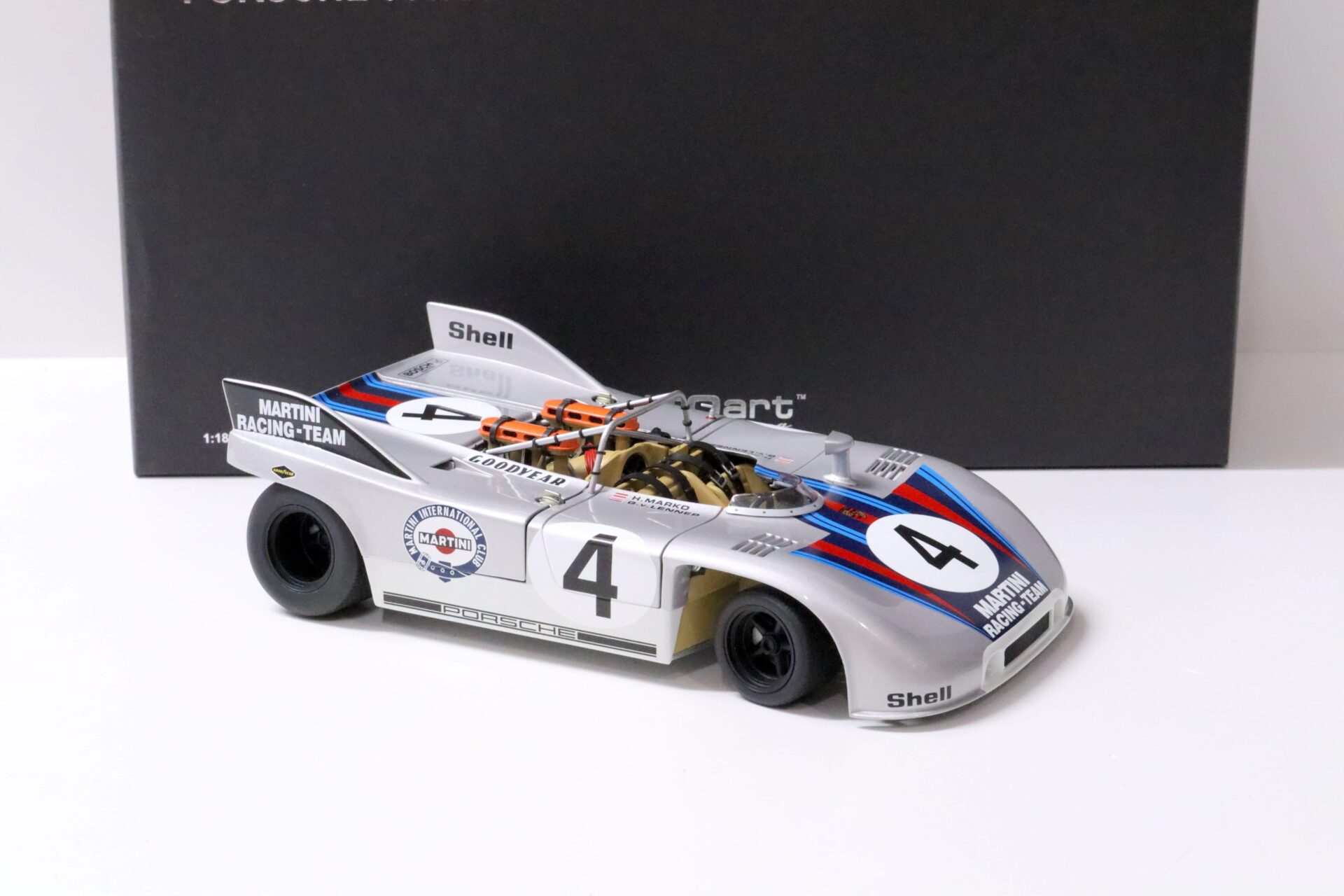 1:18 AUTOart Porsche 908/3 Nürburgring 1971 Marko van Lennep #4 MARTINI Racing
