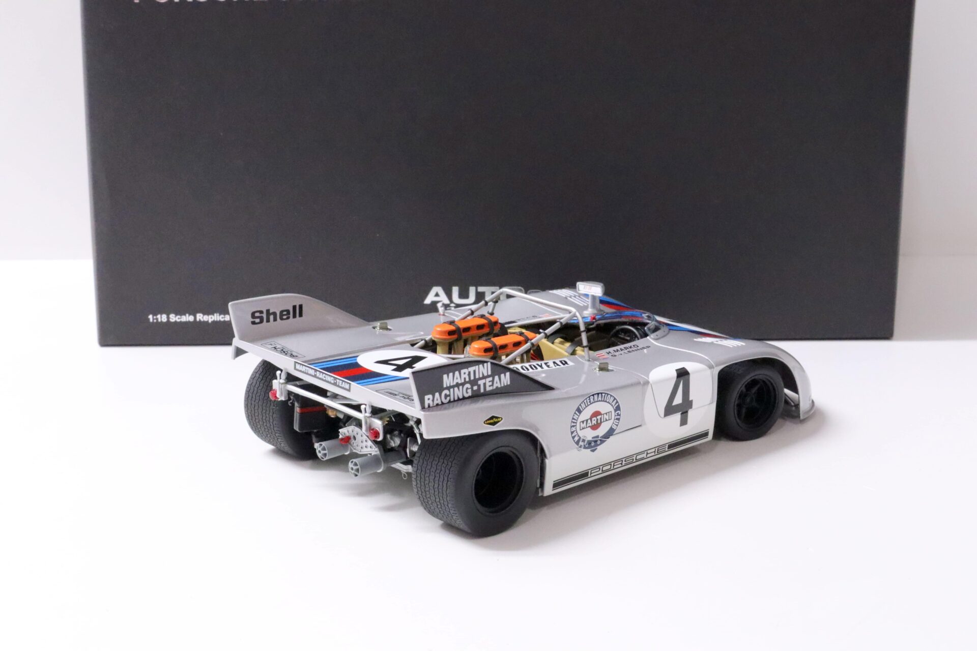 1:18 AUTOart Porsche 908/3 Nürburgring 1971 Marko van Lennep #4 MARTINI Racing