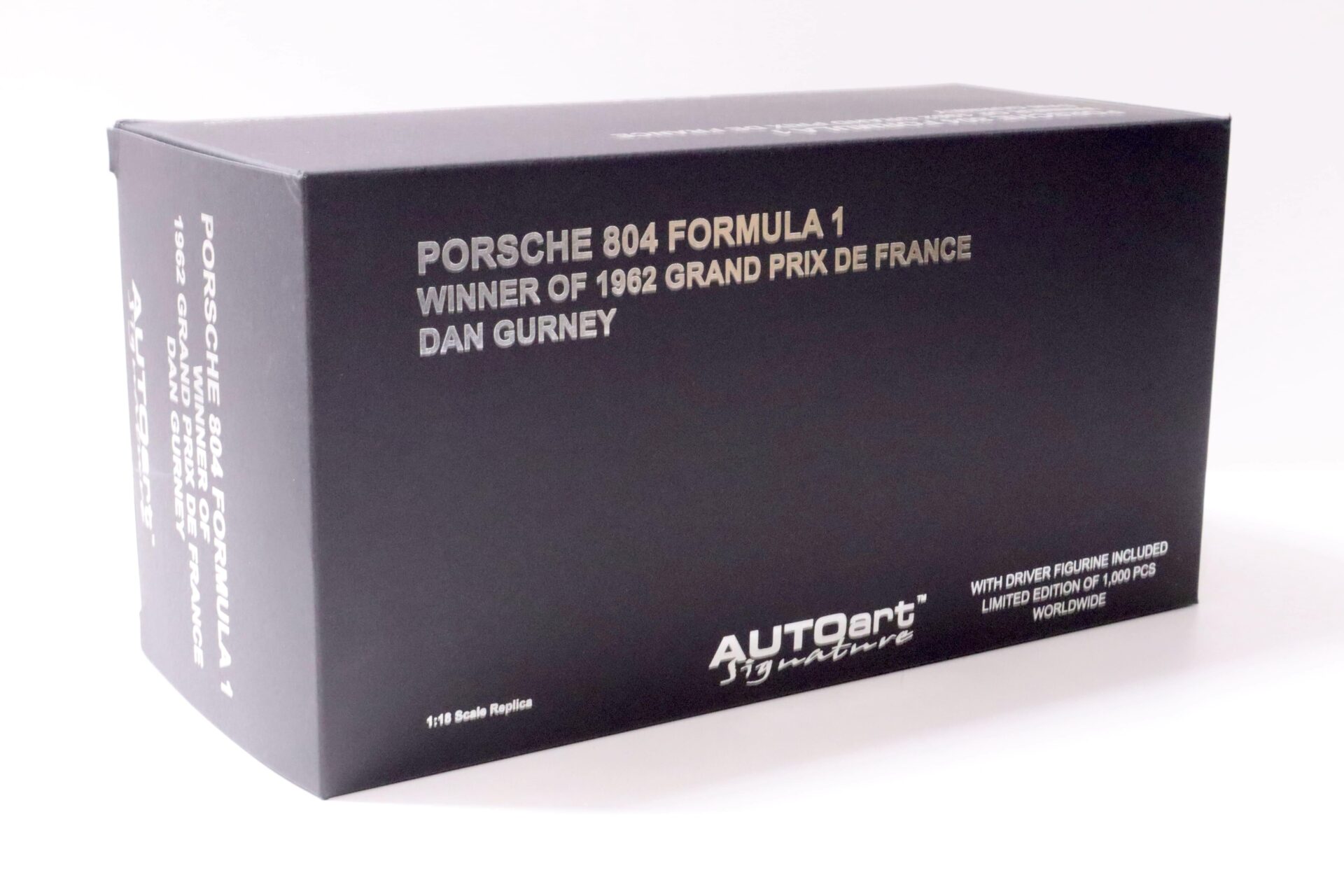 1:18 AUTOart Porsche 804 Formula 1 Winner of 1962 GP De France Gurney #30 with driver