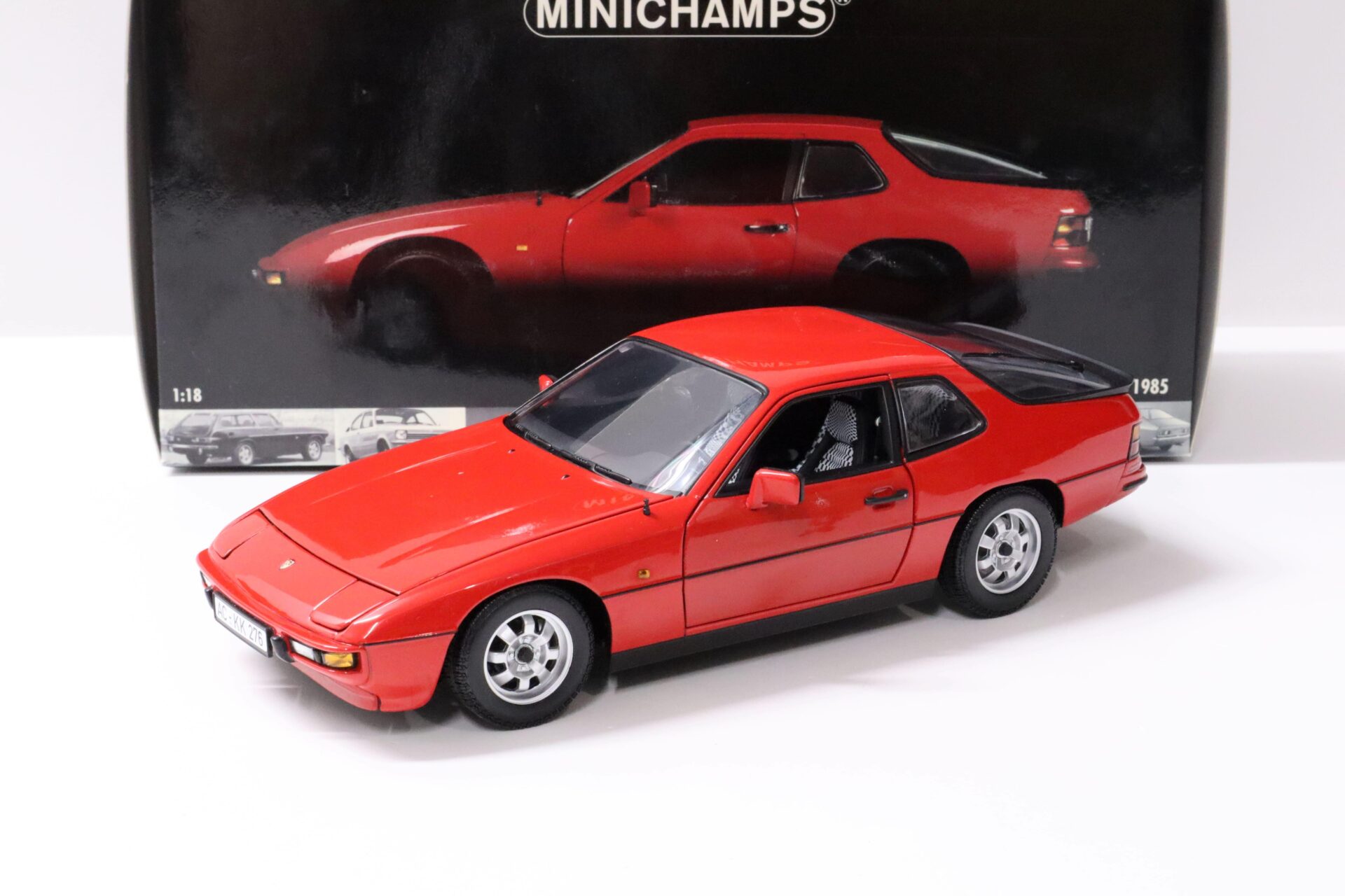 ID 58877 orig.jpg 1:18 Minichamps Porsche 924 Coupe 1985 red