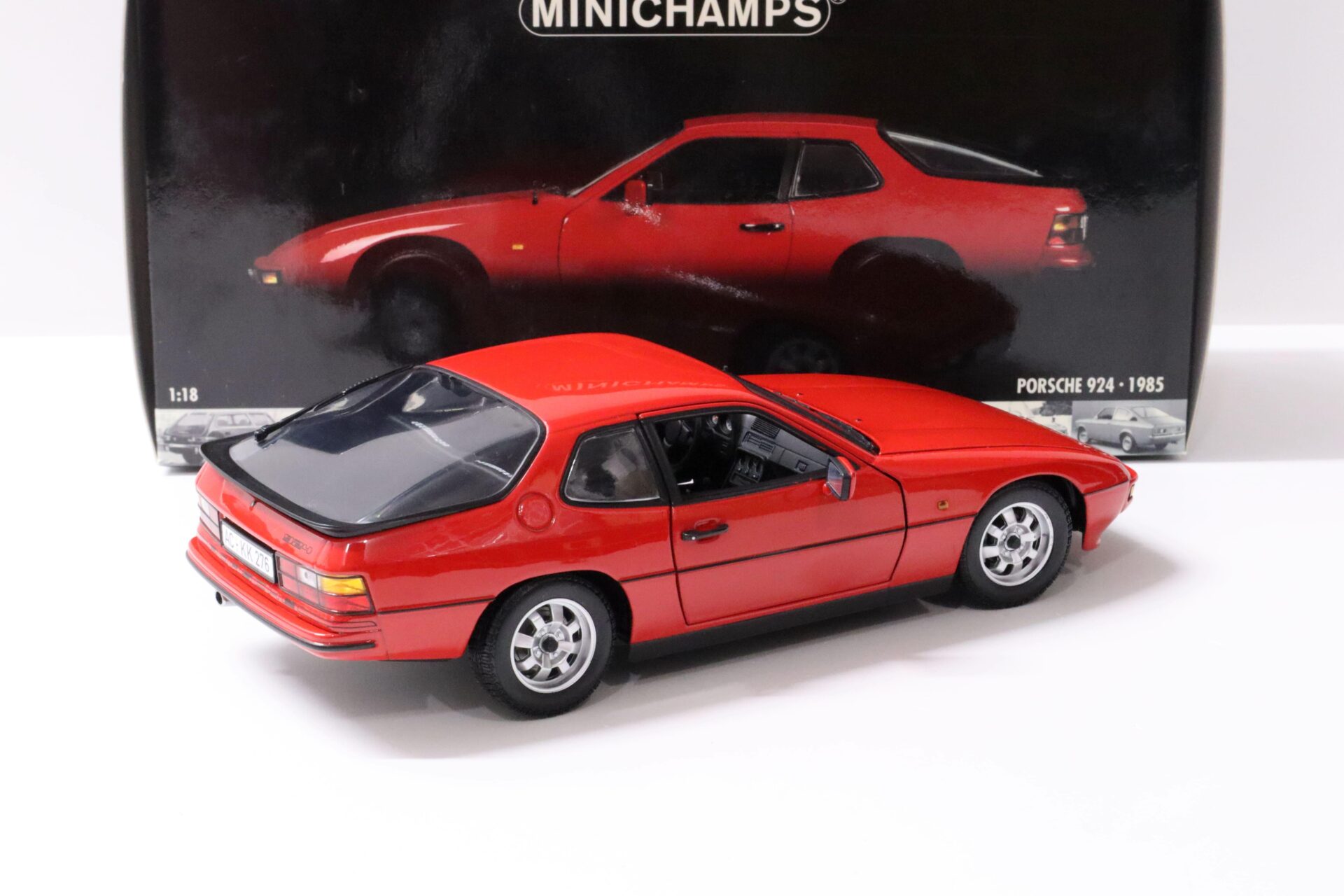 1:18 Minichamps Porsche 924 Coupe 1985 red