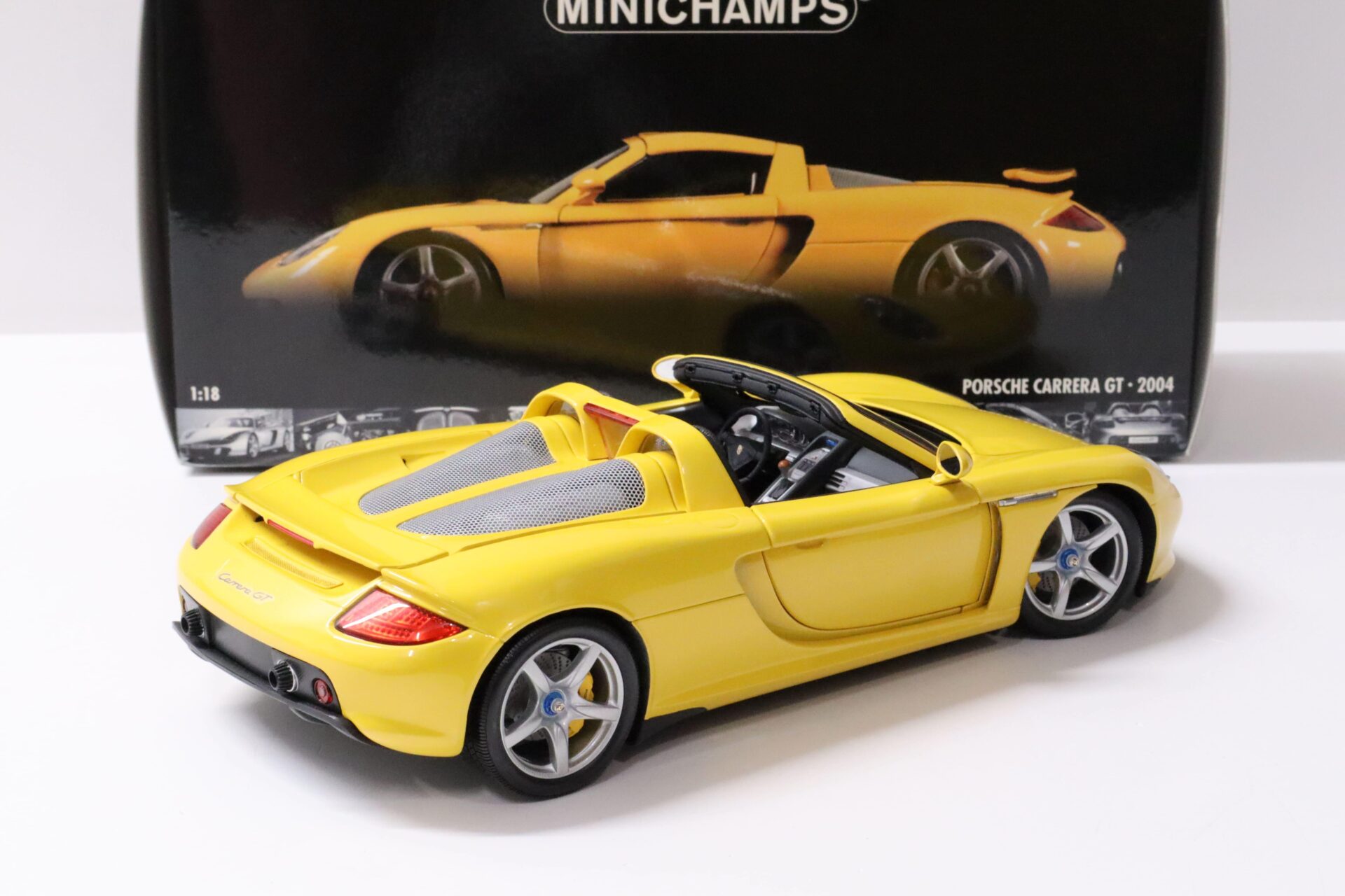 1:18 Minichamps Porsche Carrera GT 2004 yellow