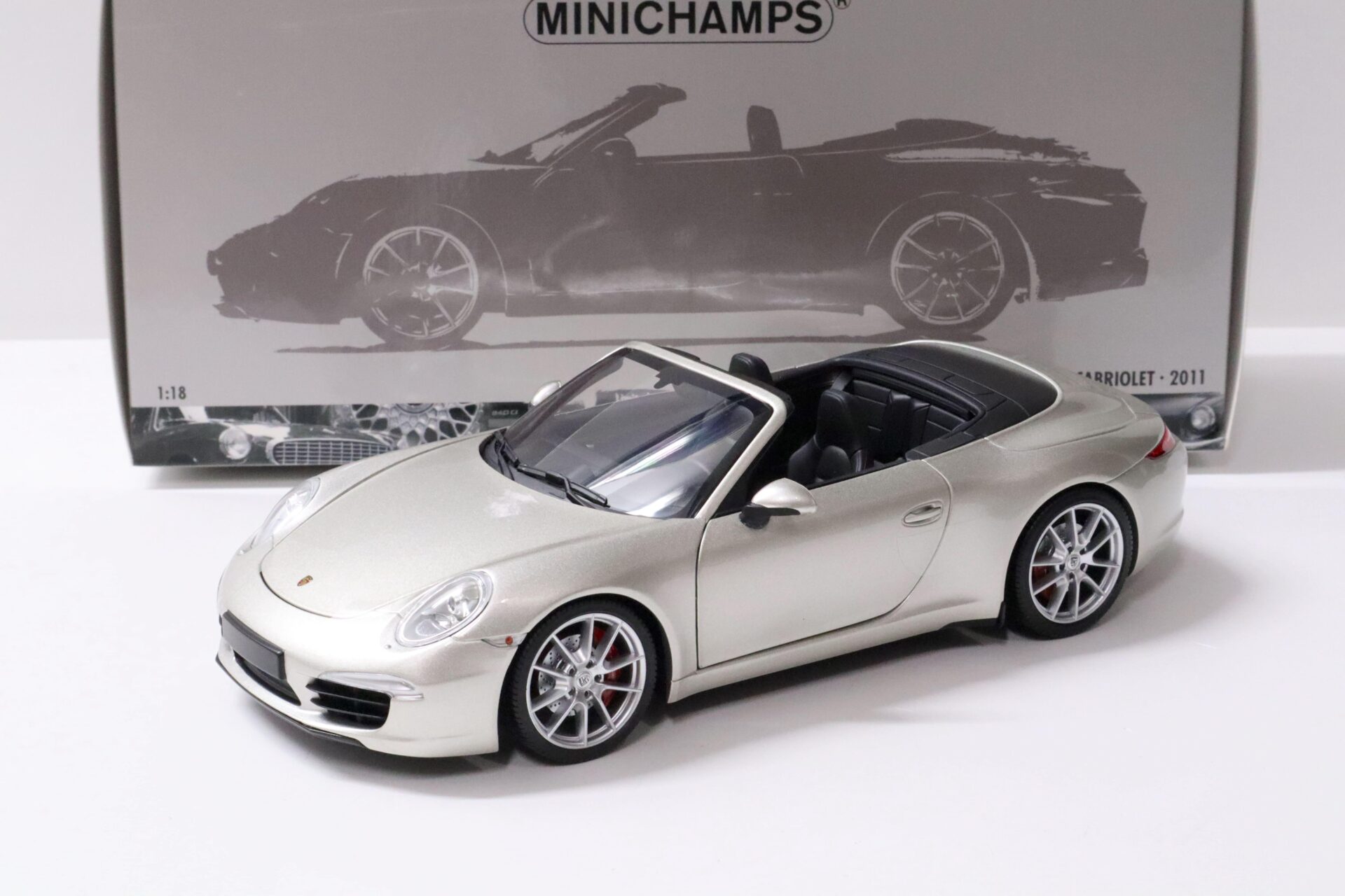 1:18 Minichamps Porsche 911 (991) Carrera S Cabriolet 2011 silver metallic