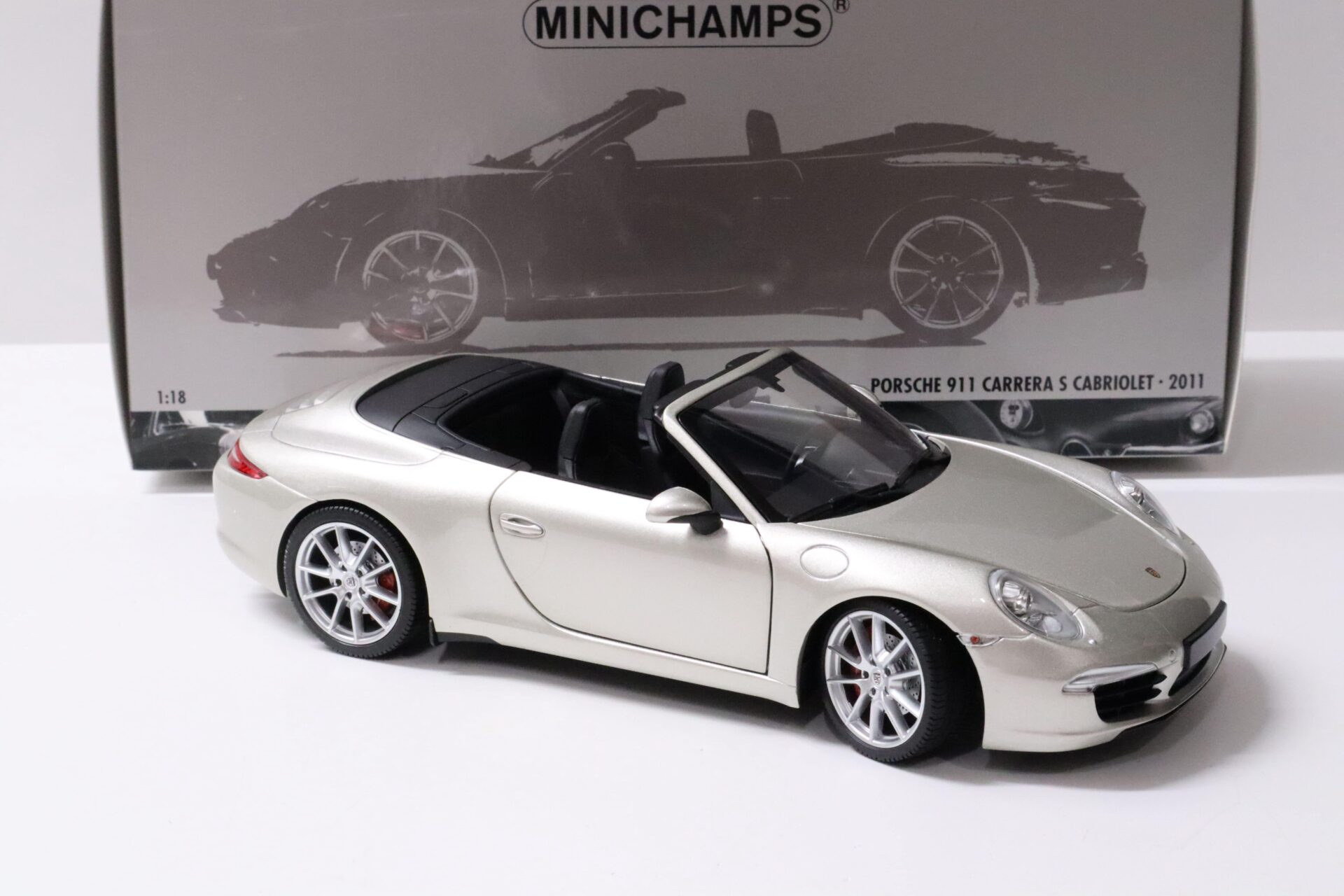 1:18 Minichamps Porsche 911 (991) Carrera S Cabriolet 2011 silver metallic