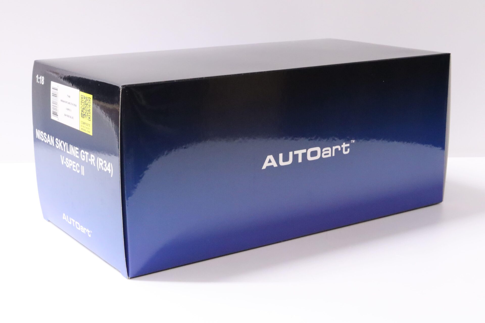 1:18 AUTOart Nissan Skyline GT-R (R34) V-SPEC II Black Pearl 2001