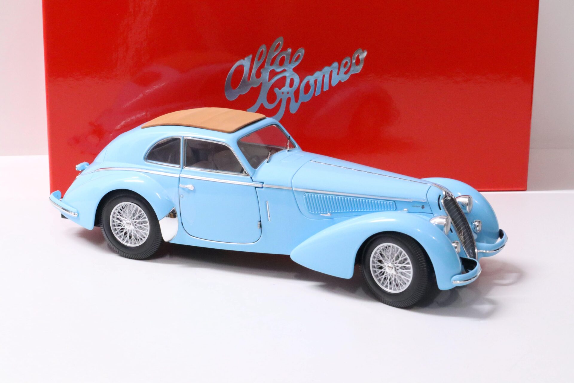 1:18 Minichamps Alfa Romeo 8C 2900B Lungo 1938 light blue