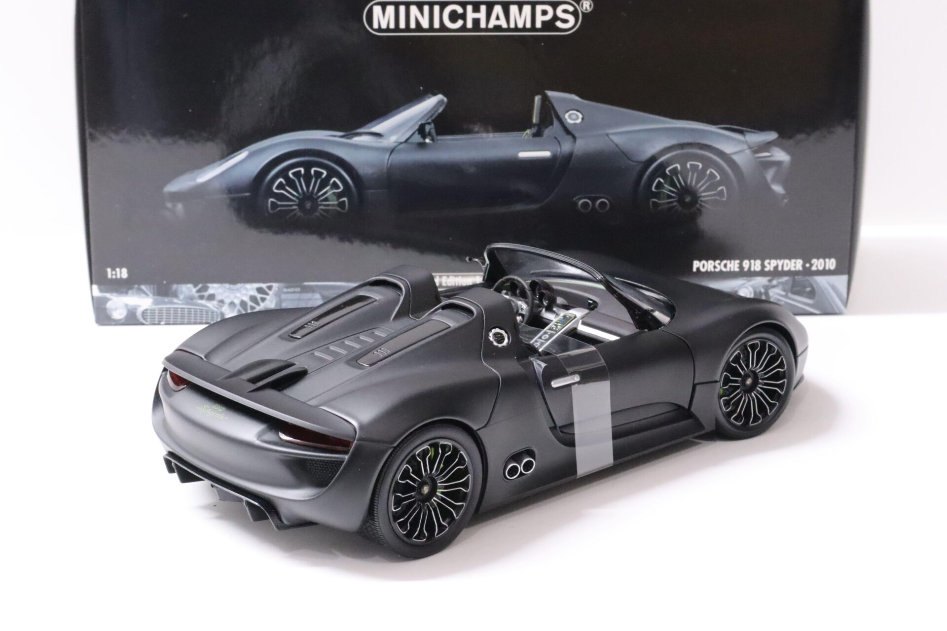 1:18 Minichamps Porsche 918 Spyder 2010 matt black