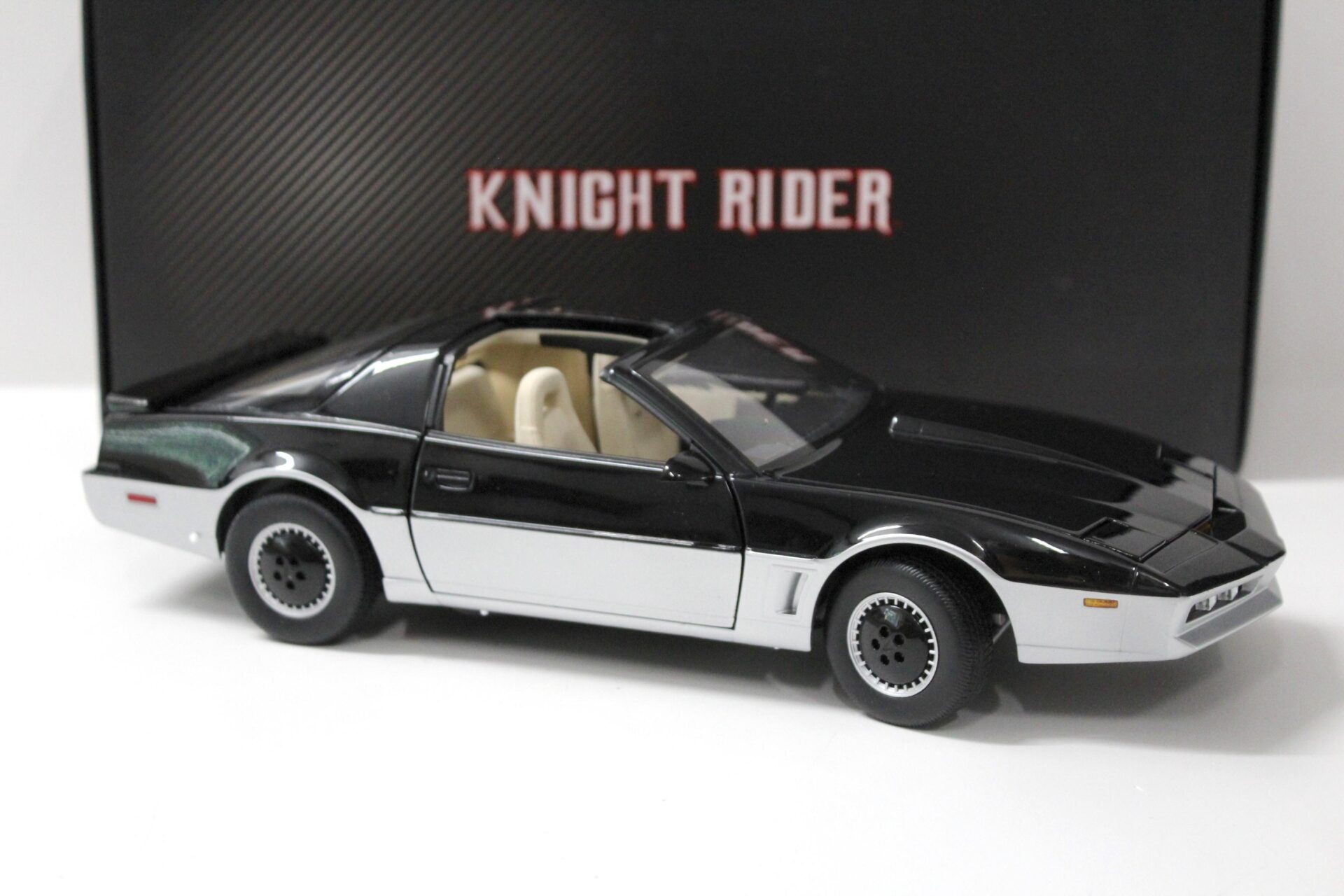 1:18 Hot Wheels Elite Pontiac Trans AM Knight Rider KARR K.A.R.R. black/ silver