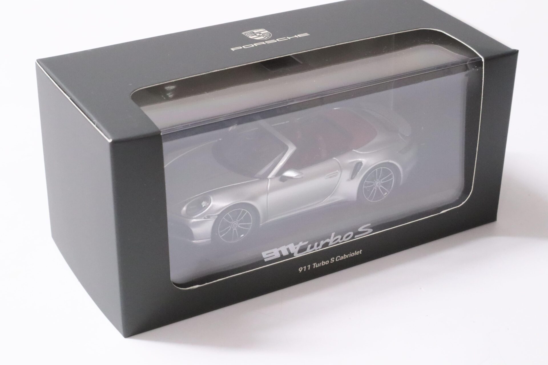 1:43 Minichamps Porsche 911 992 Turbo S Cabriolet silver DEALER VERSION