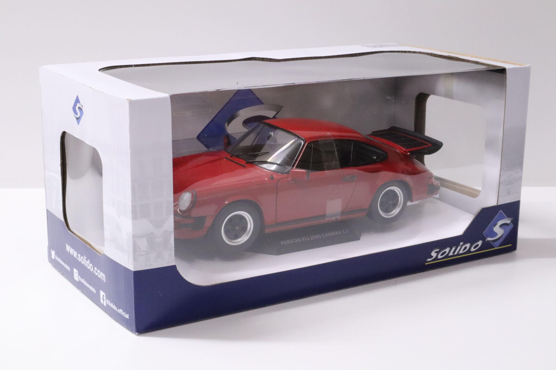 1:18 Solido Porsche 911 Carrera 3.2 Coupe red 1984
