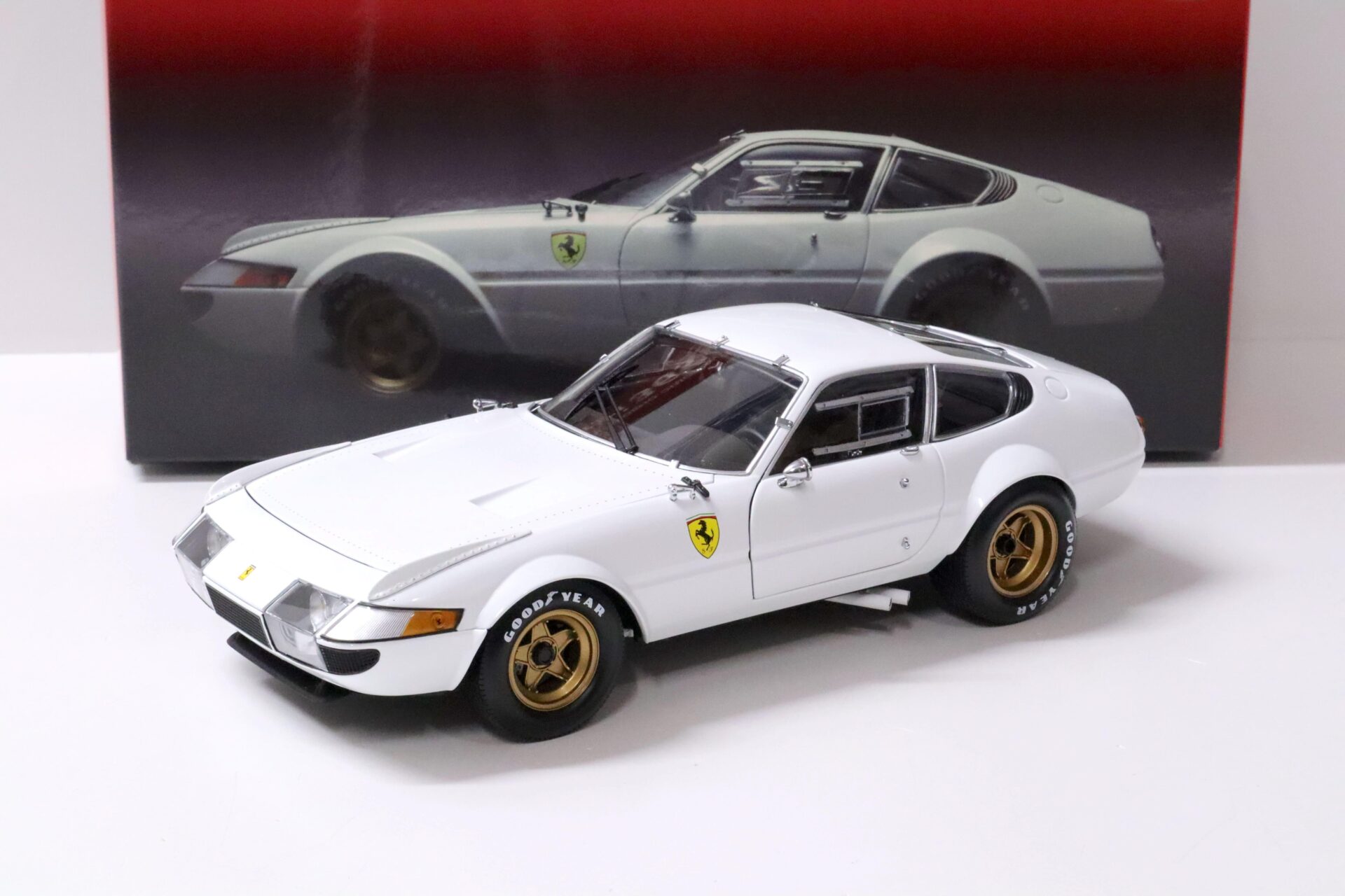 1:18 Kyosho Ferrari 365 GTB4 Competizione No Livery Version white