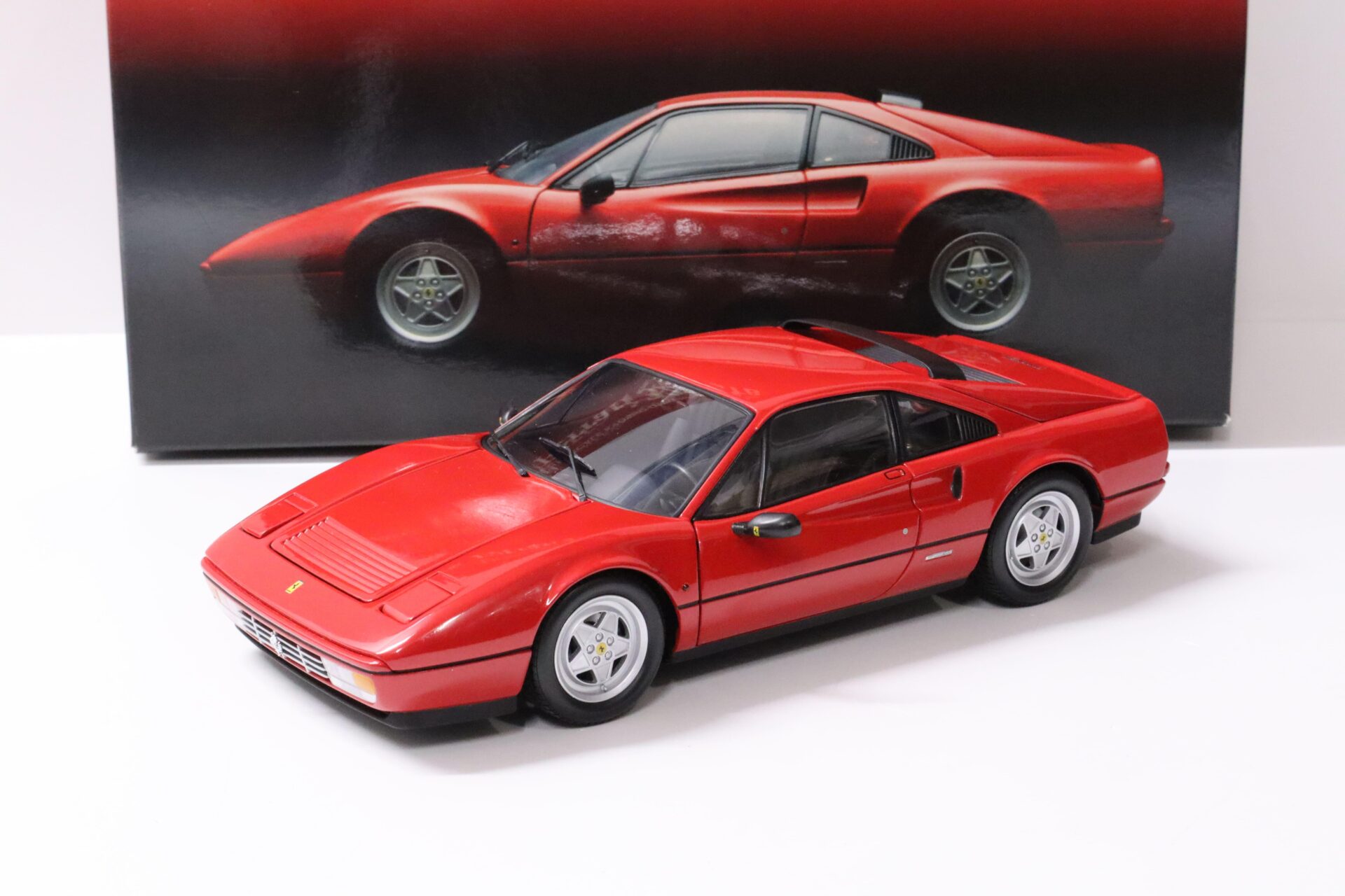 ID 59404 orig 1.jpg 1:18 Kyosho Ferrari 328 GTB Coupe 1988 red