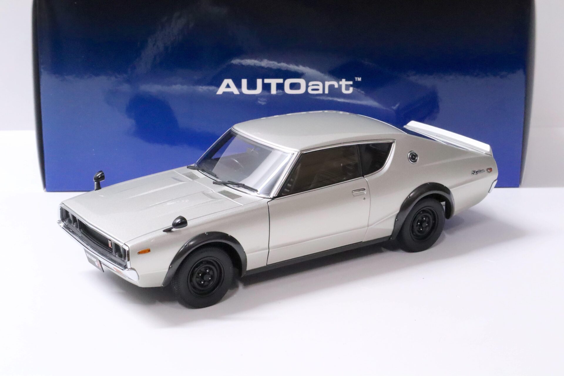 1:18 AUTOart Nissan Skyline 2000 GT-R (KPGC110) silver