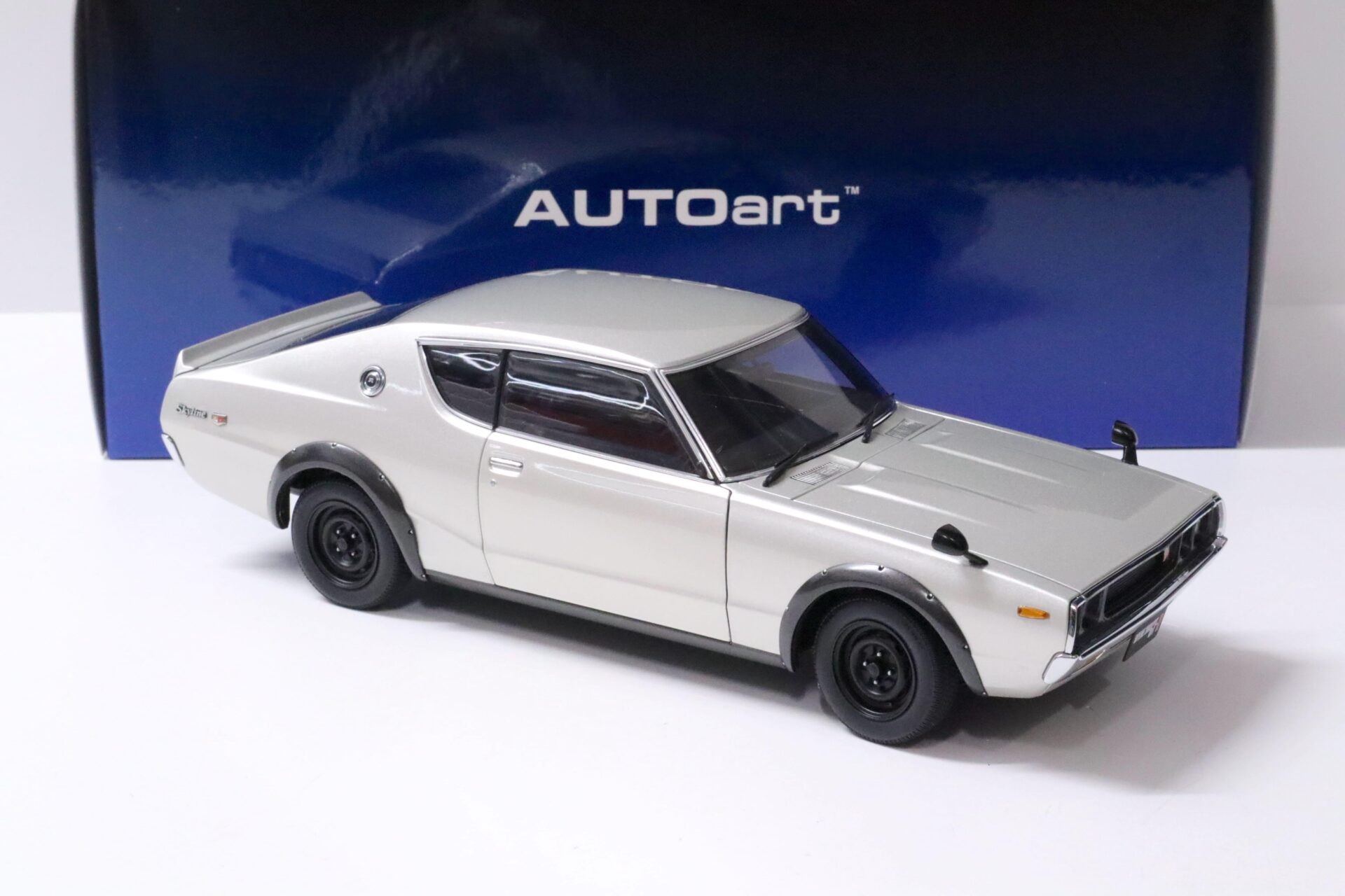 1:18 AUTOart Nissan Skyline 2000 GT-R (KPGC110) silver
