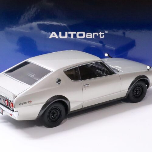 1:18 AUTOart Nissan Skyline 2000 GT-R (KPGC110) silver