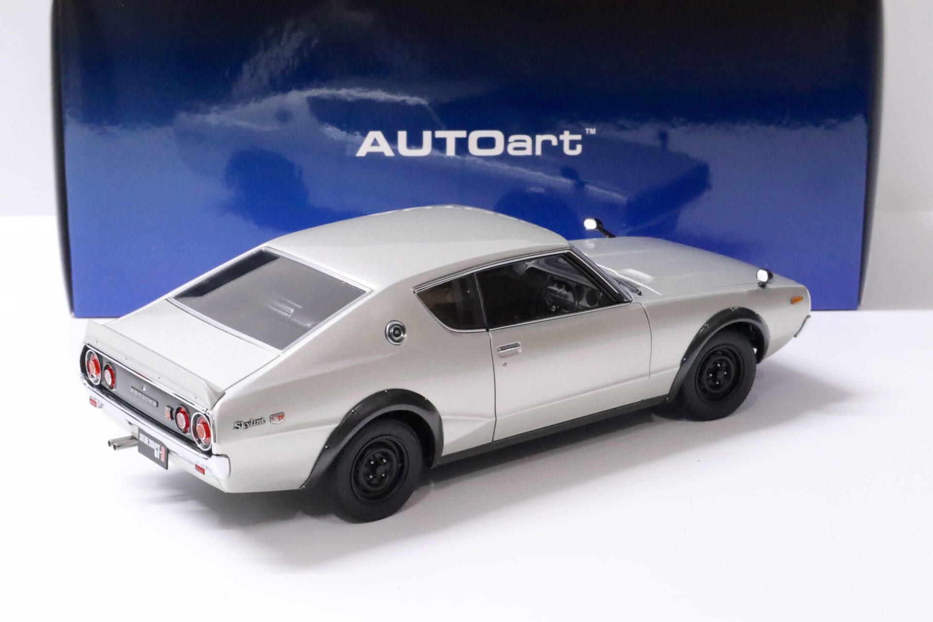 1:18 AUTOart Nissan Skyline 2000 GT-R (KPGC110) silver