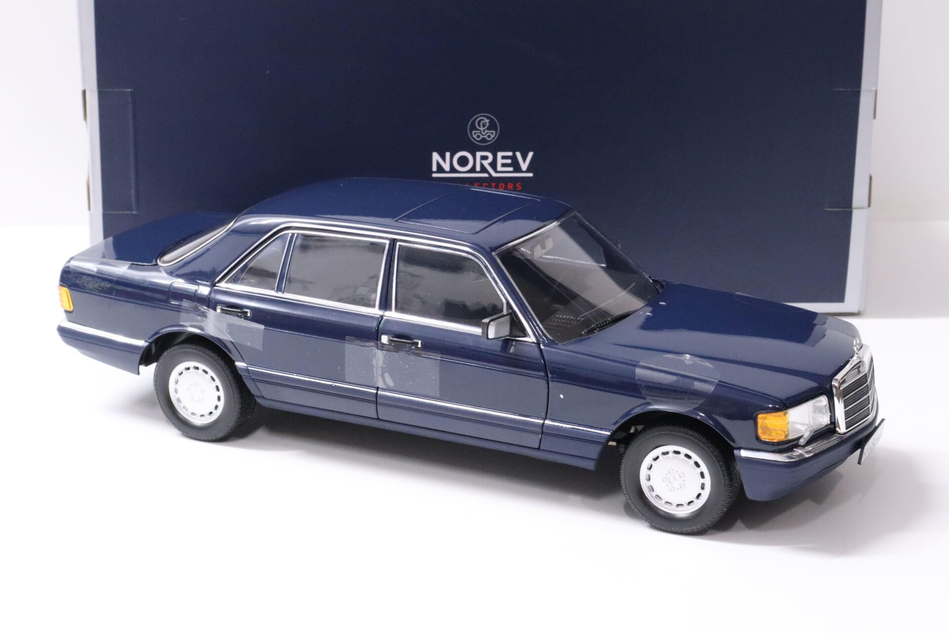 1:18 Norev Mercedes 560 SEL W126 Limousine 1991 dark blue