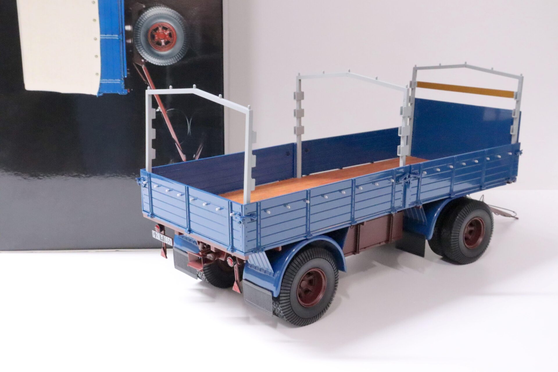 1:18 Minichamps 2-Axle/ 2-Achs LKW Anhänger Trailer with Canvas Pritsche/ Plane blue