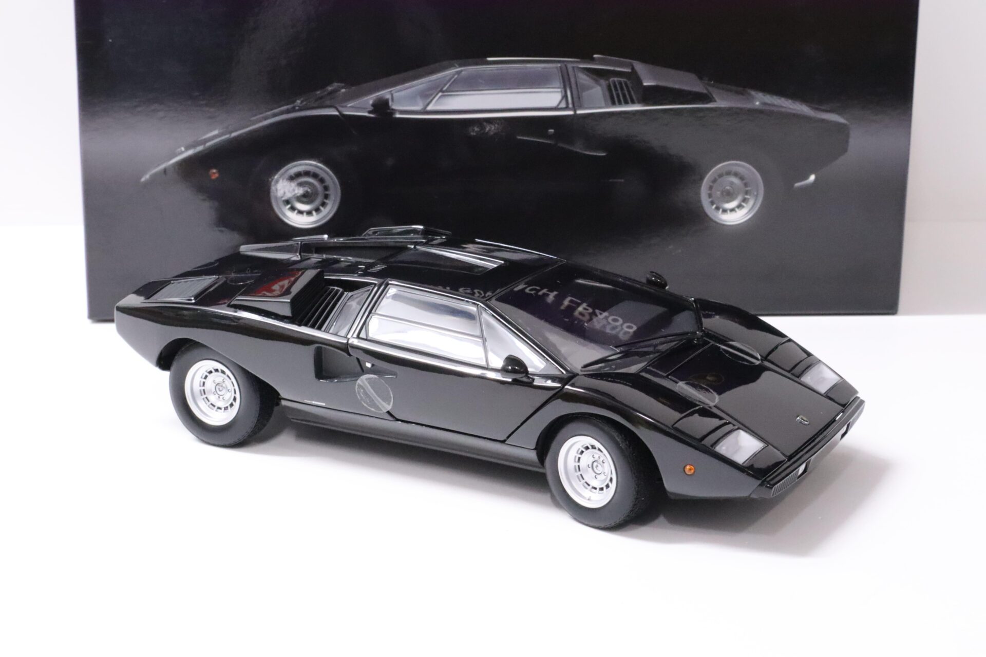 1:18 Kyosho Lamborghini Countach LP400 Coupe black